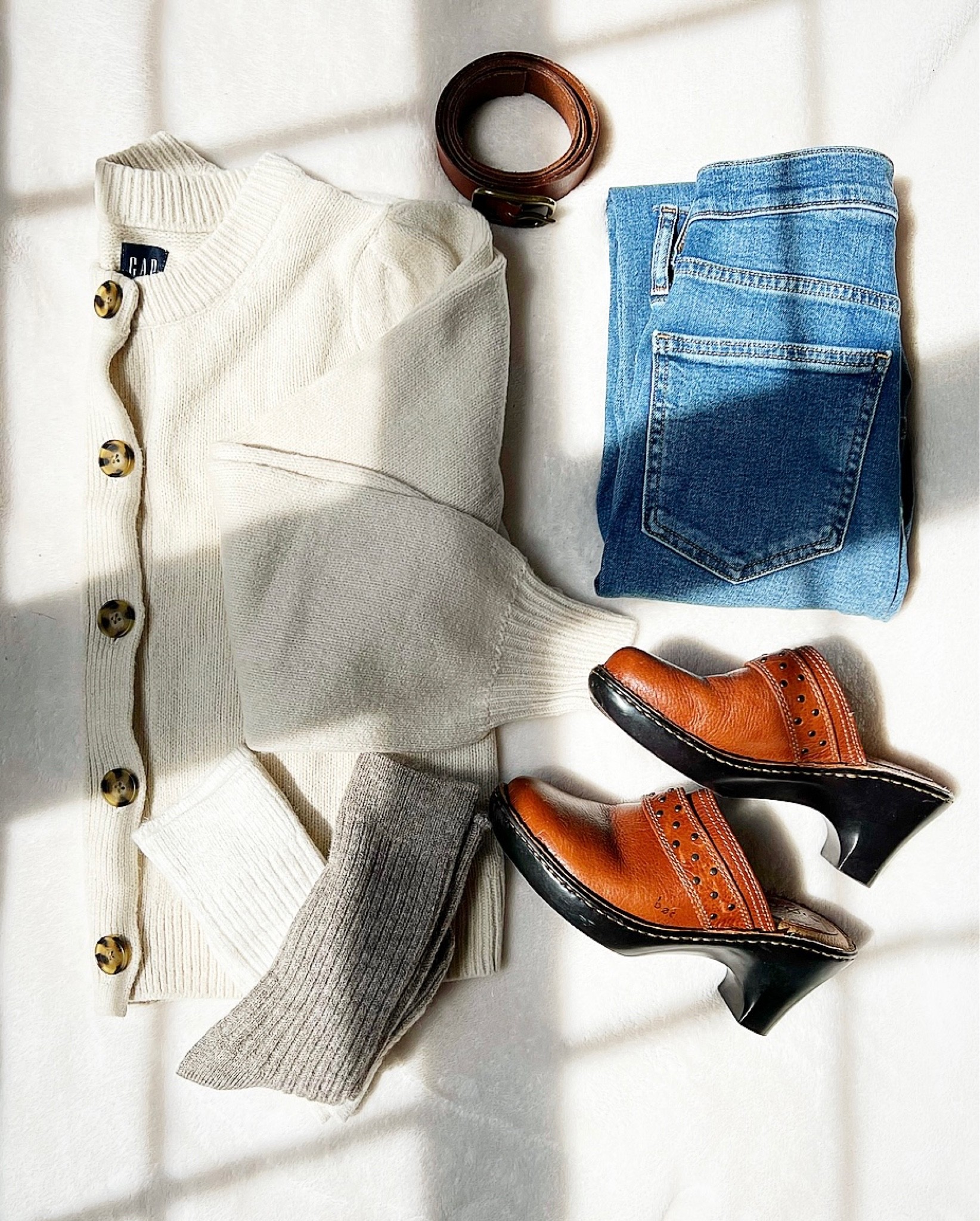 Cozy puff sleeve cardigan sweater in a warm chino beige color. Slim straight gap denim jeans are my favorite for the past couple years now! Bought this neutral tone socks to wear with my clogs for the fall season. I linked some similar clogs, since mine were a thrift store find. 

Cardigan 
Cozy
Fall outfit 
Autumn outfit 
Womens fall clothes 
Sweater weather
Cozy socks 
Wool socks
Denim jeans 
Cropped denim jeans
Gap jeans 
Sweaters 
Minimalist style 
Mom style clothes 
Clothing for fall
Casual look 
Casual outfit 
Casual style 
Brown leather belt 
Belts 

#LTKSeasonal #LTKsalealert #LTKshoecrush