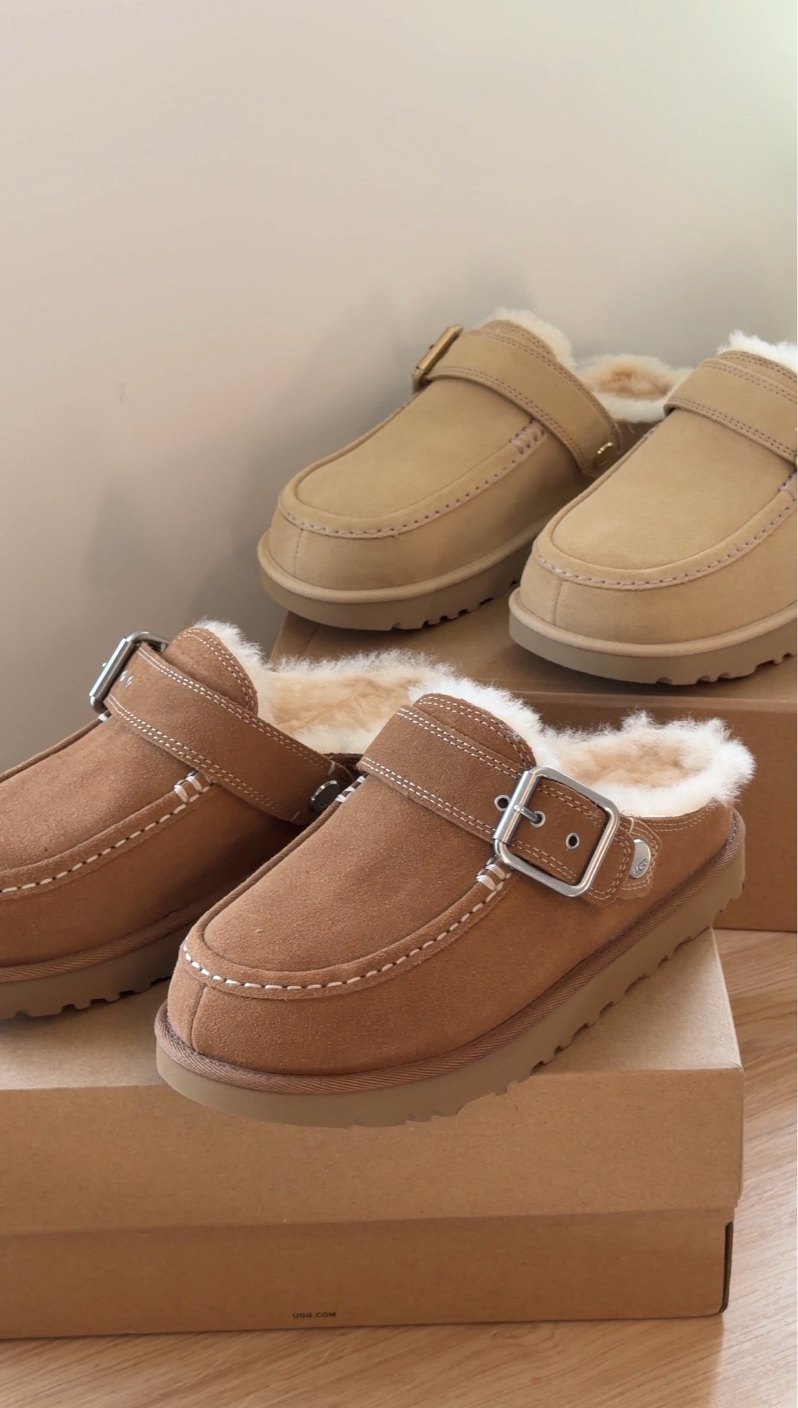 The shoe of the season : uggs 🍂 

Back IN STOCK!!! Run girls 🏃 

Ugg boots clog autumn footwear