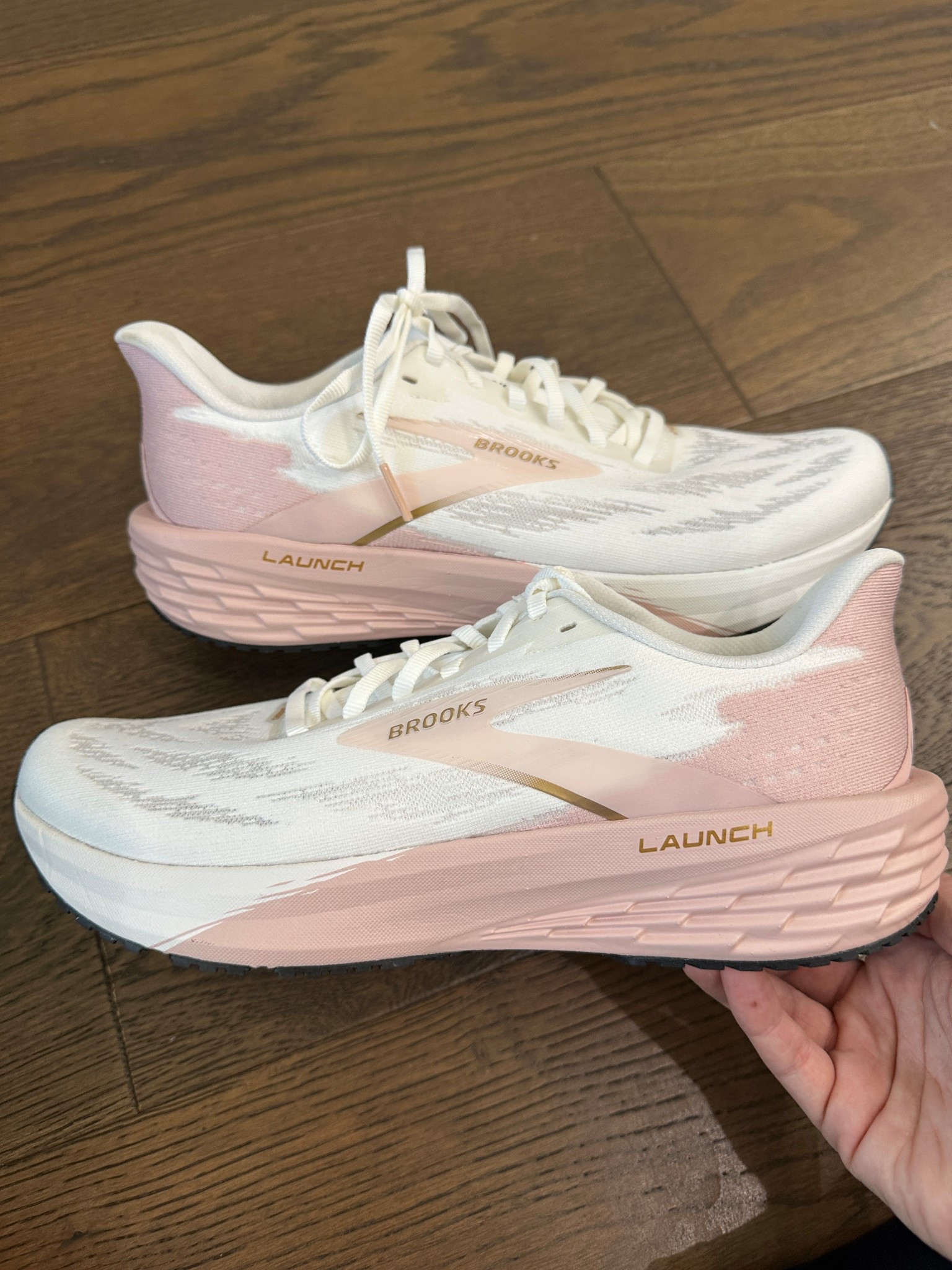 Loving my new Brooks sneakers from @macys! #macys #brooks