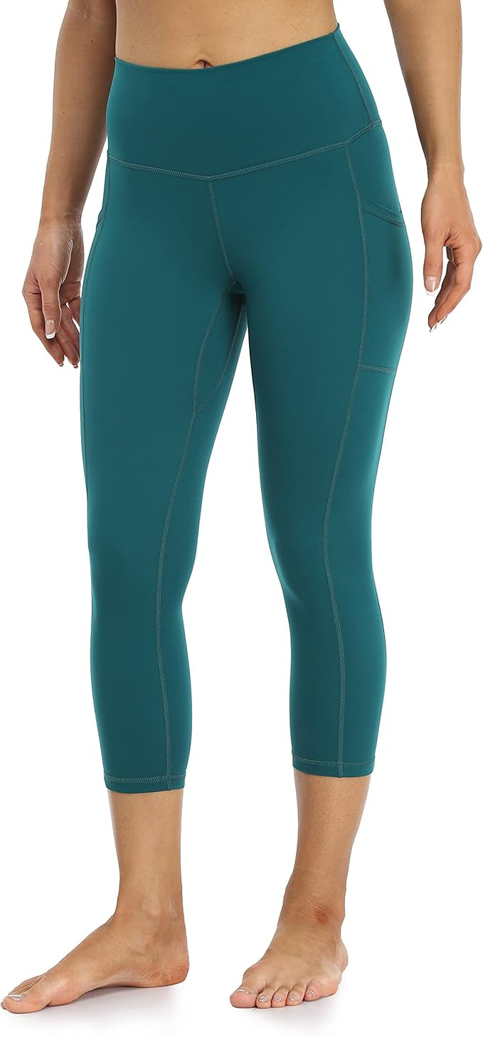 Colorfulkoala Women's High Waisted Capri Leggings with Pockets 21" Inseam Workout Yoga Pants | Amazon (US)