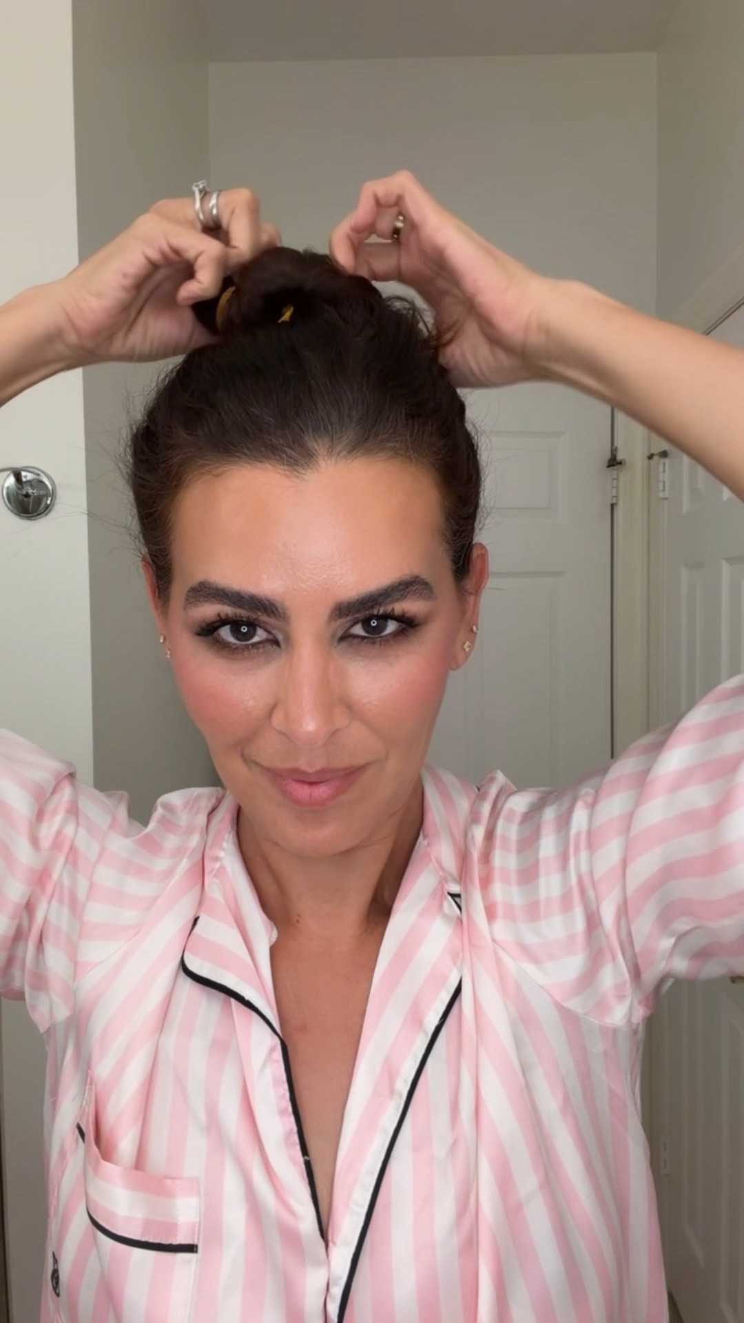 All products details:⬇️
1. @clinique cleansing balm.
2. @shiseido clarifying foam.
3. @clarins double serum.
4. @clarins double eye cream.
5.face cream from @shiseido.
6. Lash and brow serum from @grandevosmetics.
7. Hydrating Lip mask.
8. Derma wand.



#LTKOver40 #LTKBeauty #LTKselfcare