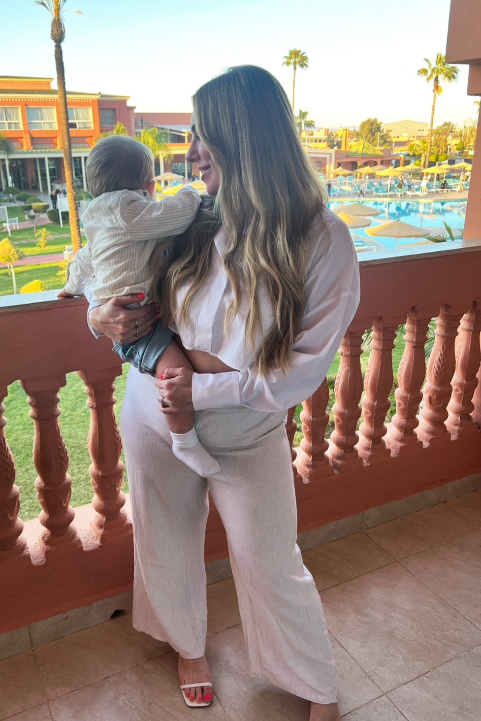 Holiday white fit 🤍✨

#LTKmidsize #LTKtravel #LTKSeasonal
