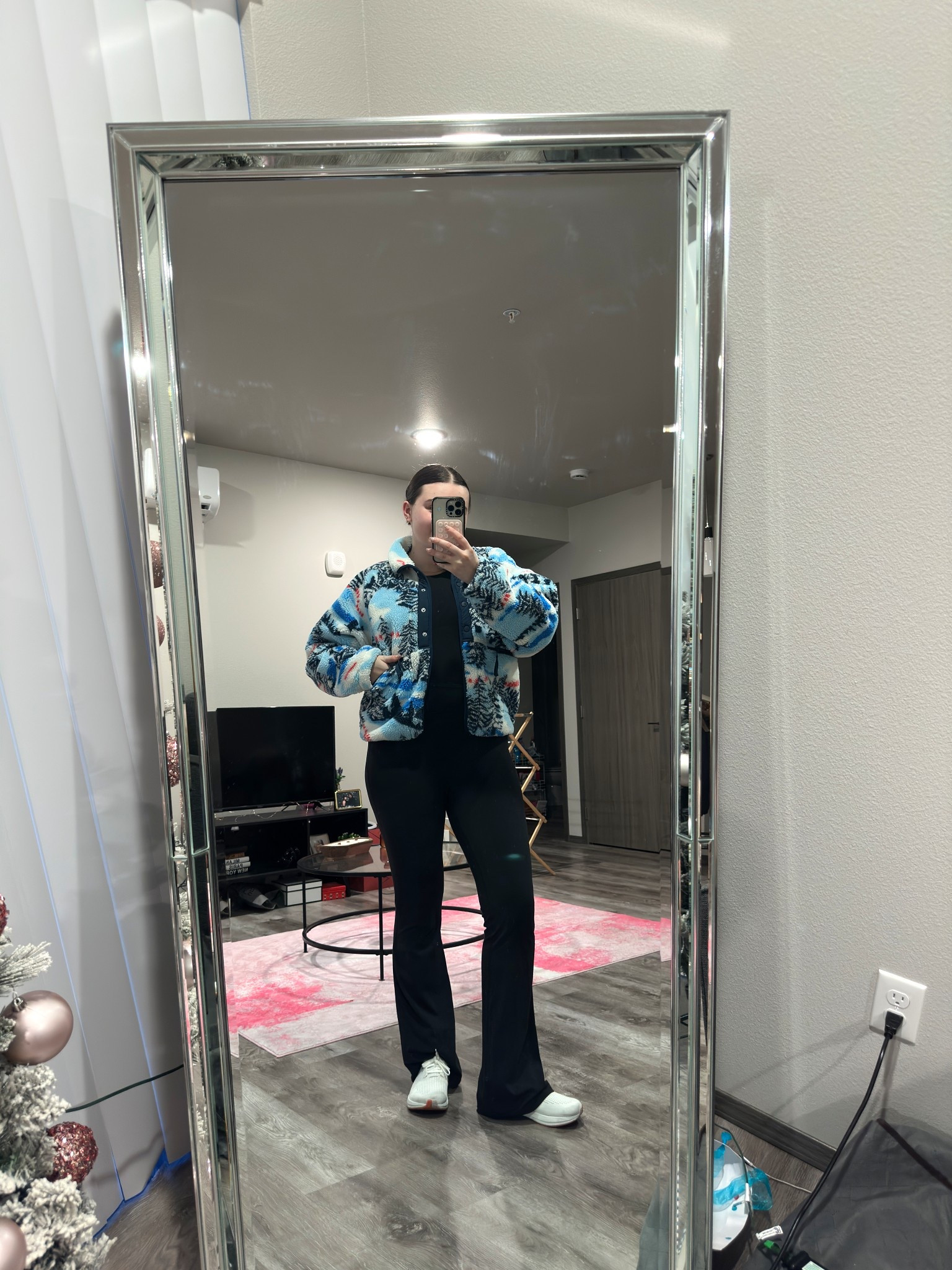 Gym outfit of the day! Wore this for reformer Pilates and the sauna ☀️

I’m wearing a M jacket and tee with size 8 leggings and size 9 sneakers

#LTKootd #LTKfitnessgoals #LTKMidsize