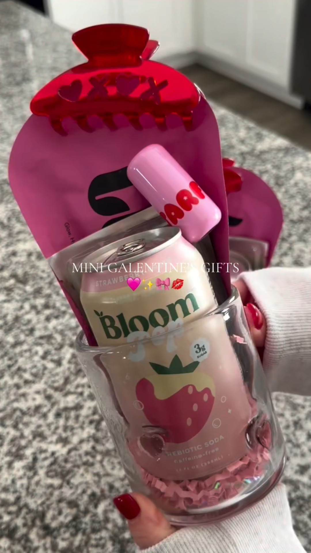 Galentine’s day gifts for the besties 🩷✨🎀💋 #asmr #pinkaesthetic #valentinesdaygiftideas #galentinesday #valentinesday 

@bloomsupps @loopsbeauty @starface