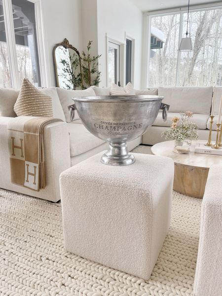 HOME \ vintage champagne ice bucket🍾🍾🍾

Party
Bar
Entertaining
Living room

#LTKhome #LTKparties