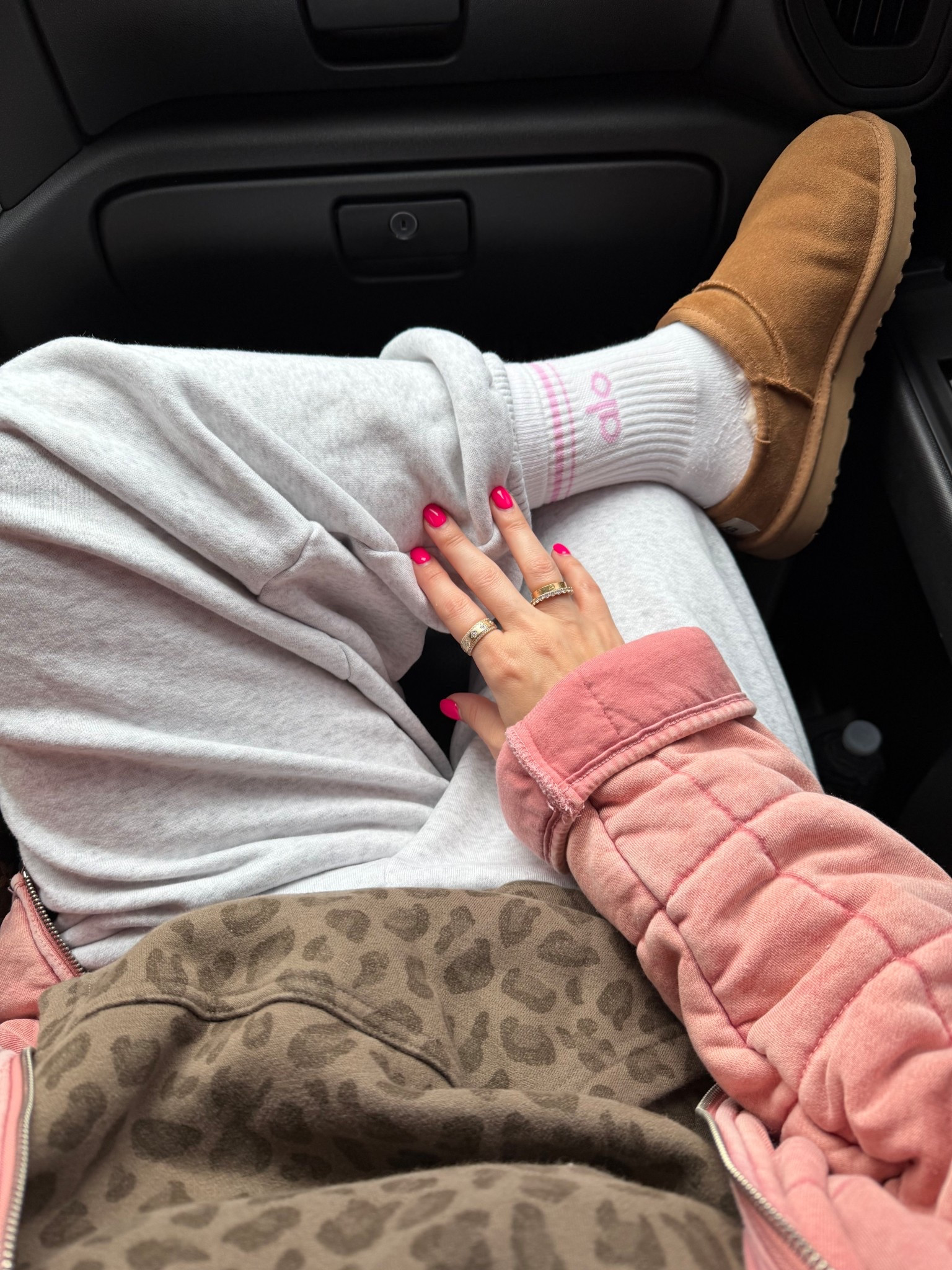 Cozy comfy outfit
Size small
Uggs tts

#LTKootd #LTKSaleAlert