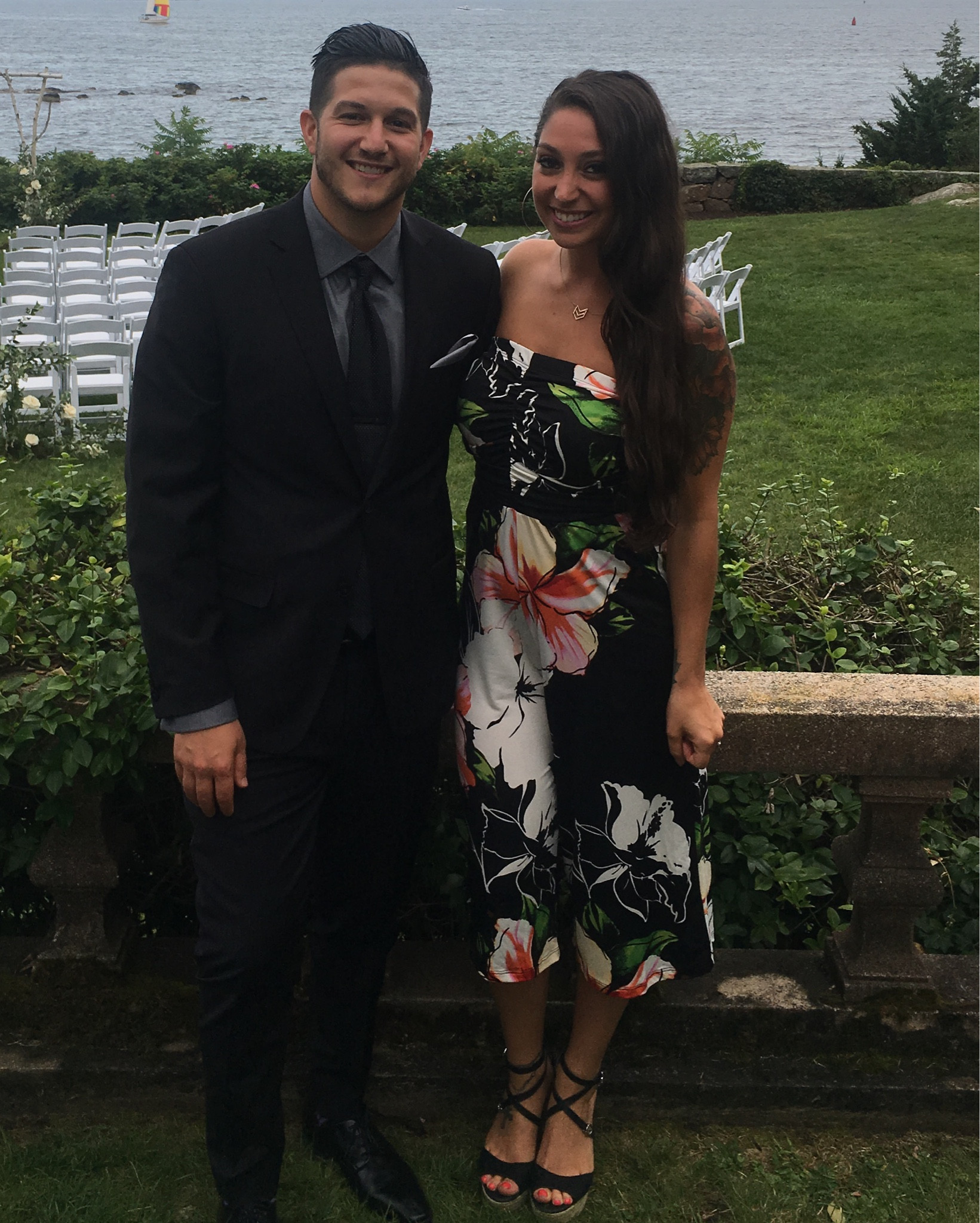 Cute wedding guest jumpsuit! Wearing a size small ⭐️