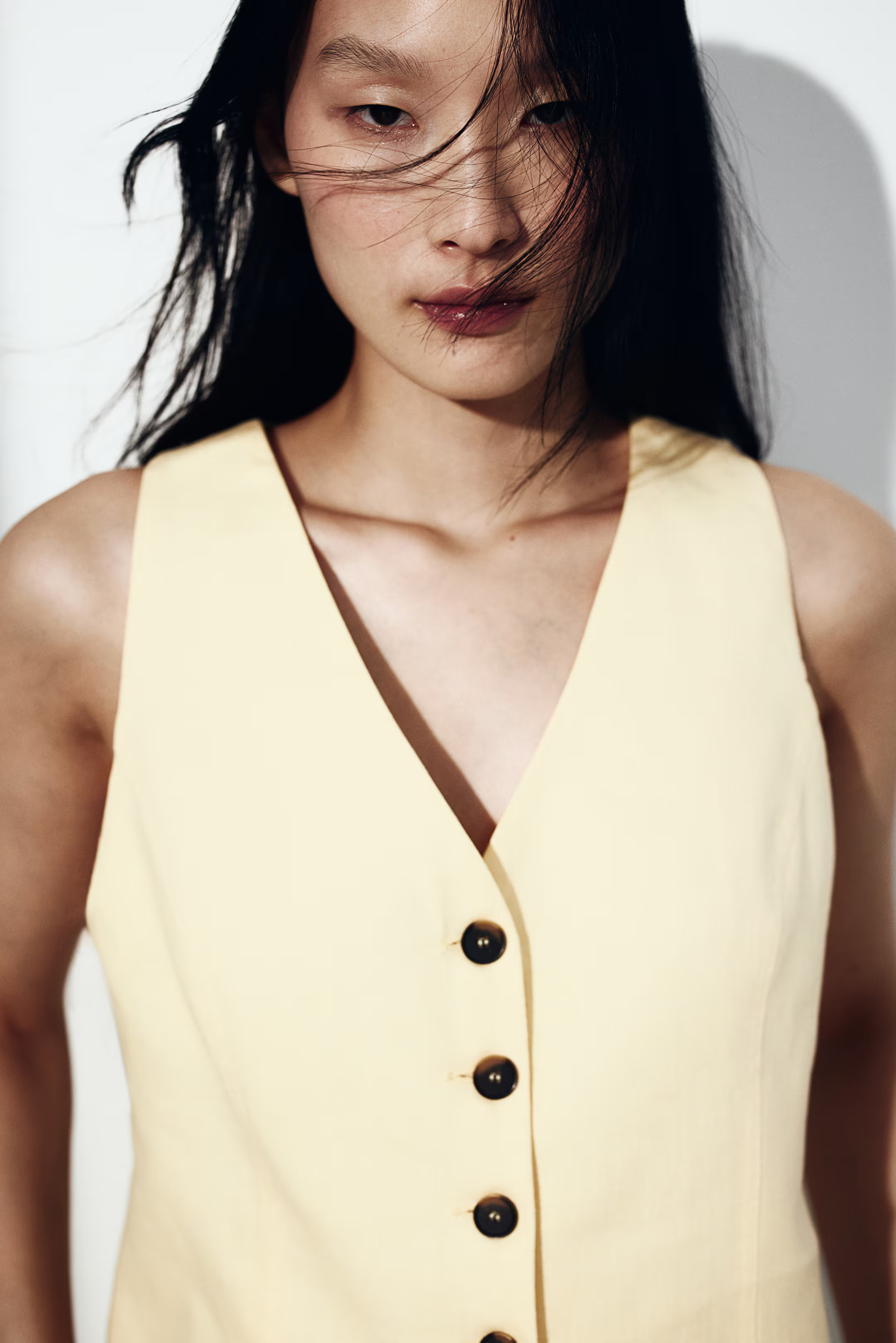 Chaleco de traje en lino - Escote de pico - Manga corta - Amarillo claro - MUJER | H&M ES | H&M (FR, IT, ES, PT, BE)