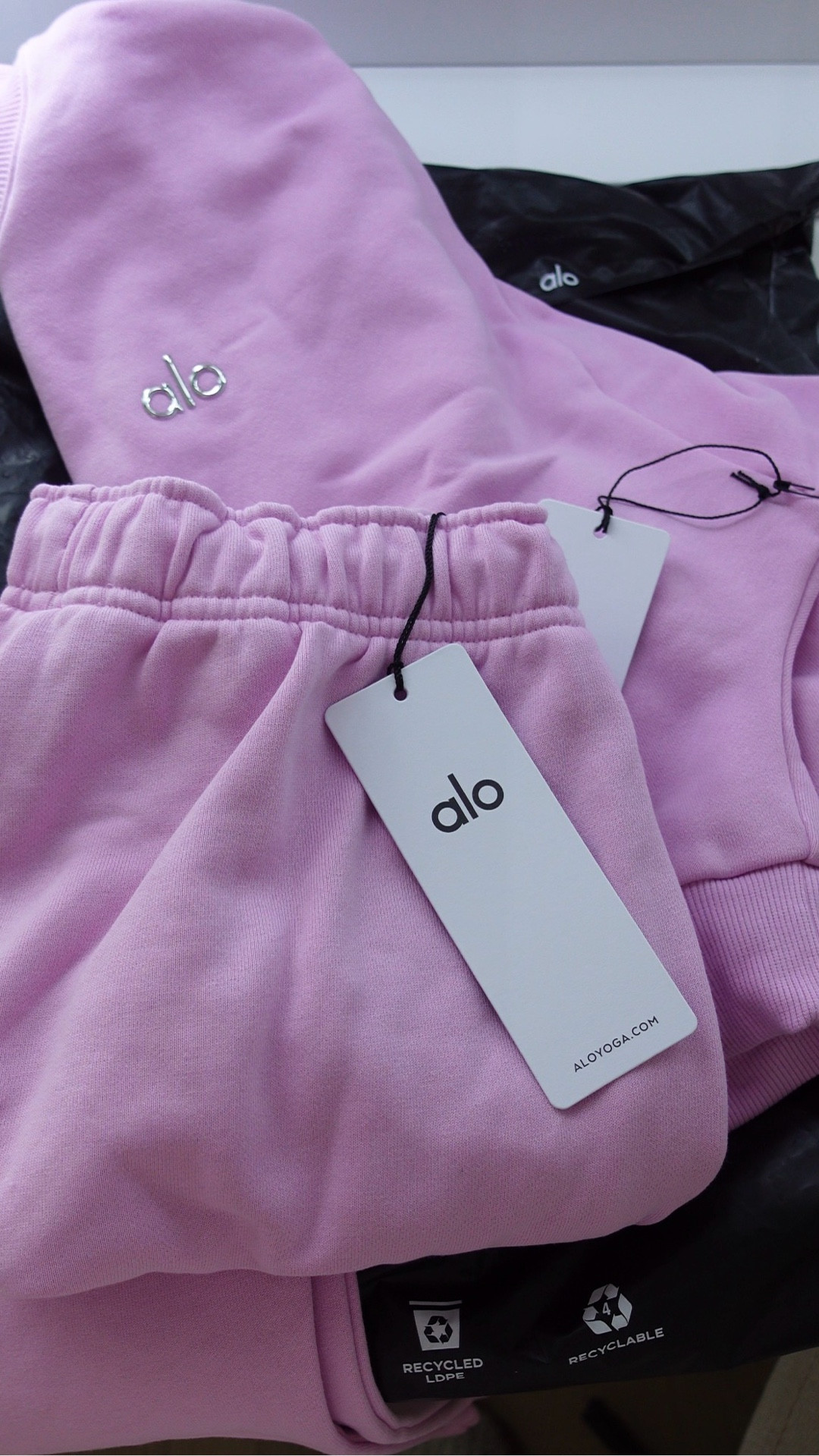 Obsessed with this new Alo set 💗 Cozy, soft, and perfect for errands, brunch, or winter lounge days. The color, the fit, everything #alo #aloyoga #aloshaul #matchingset #cozyset #aloaddict #outfitinspo

#LTKValentine #LTKActive #LTKootd