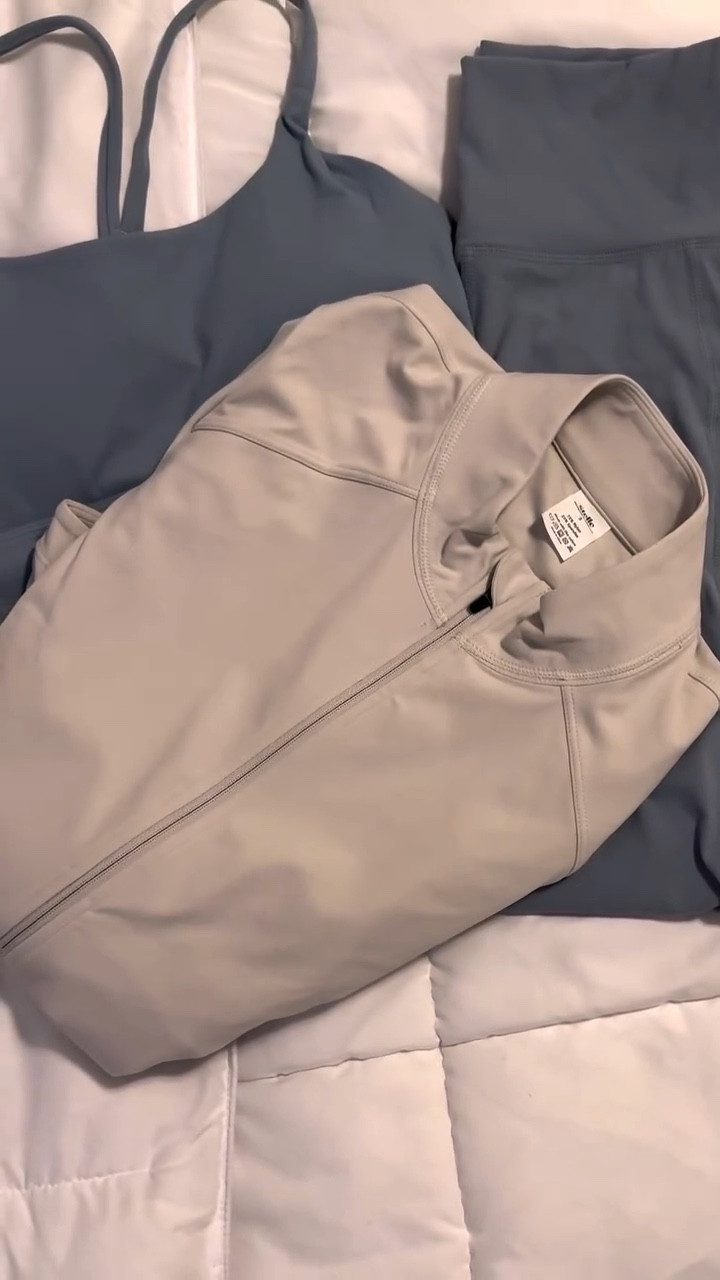 Having a cute workout set motivates me to work out🤭

set is from @@stelle_activewear 
Use my code anaa for 20% off 🎀✨

.
.
.
.
.
.
.

#ootd #mystyle #fashioninspo #fashionreels #outfitinspo  #smallcreator  #fashioncreator  #styling #smallfashioncreator #under10kFashion #AmazonFinds #AmazonHaul #stellewomen #stellekids #stellegirls #stelleworld, #stelleactivewear #stelleactive #workoutfit