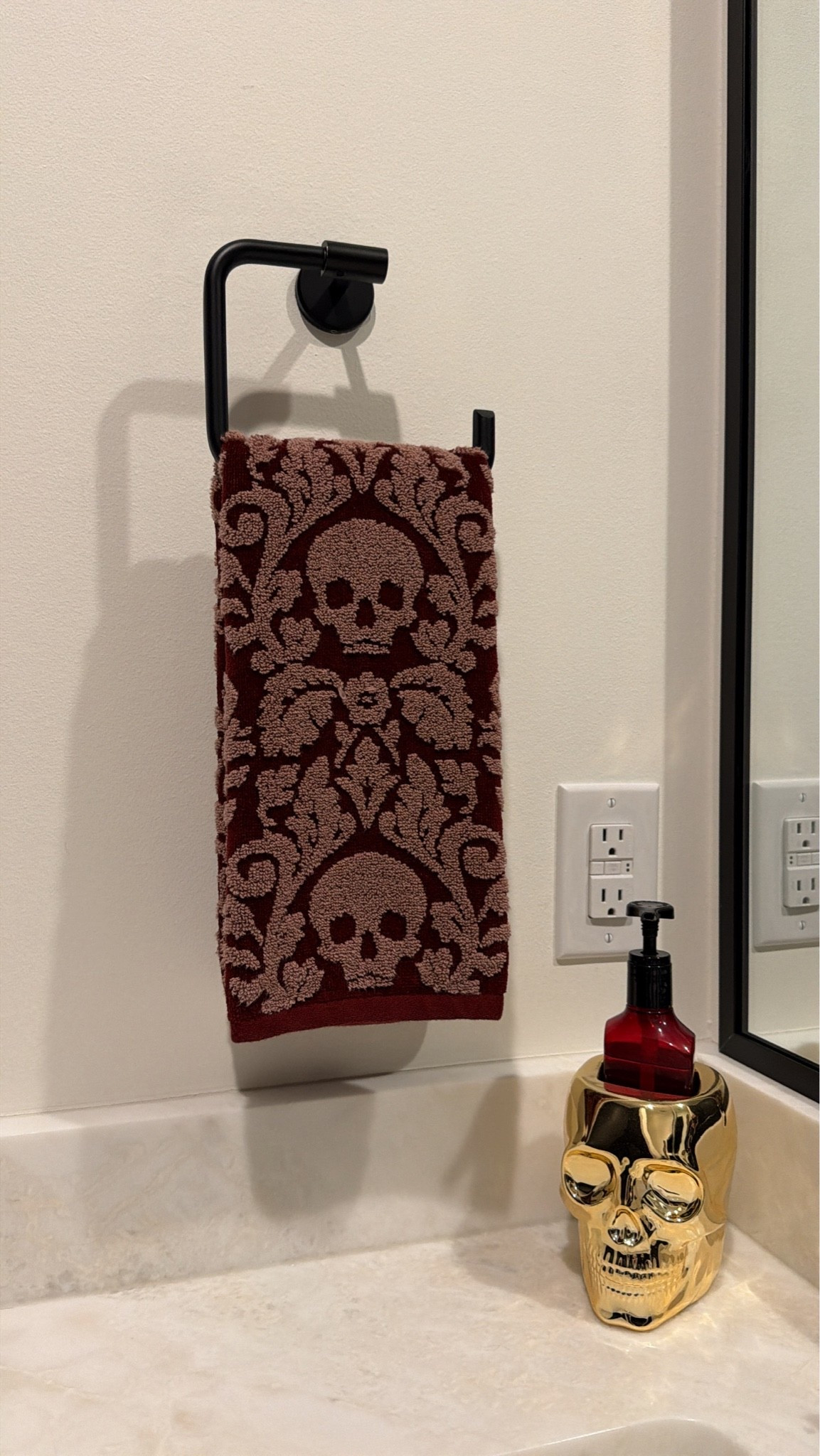 Skull hand towel 💀