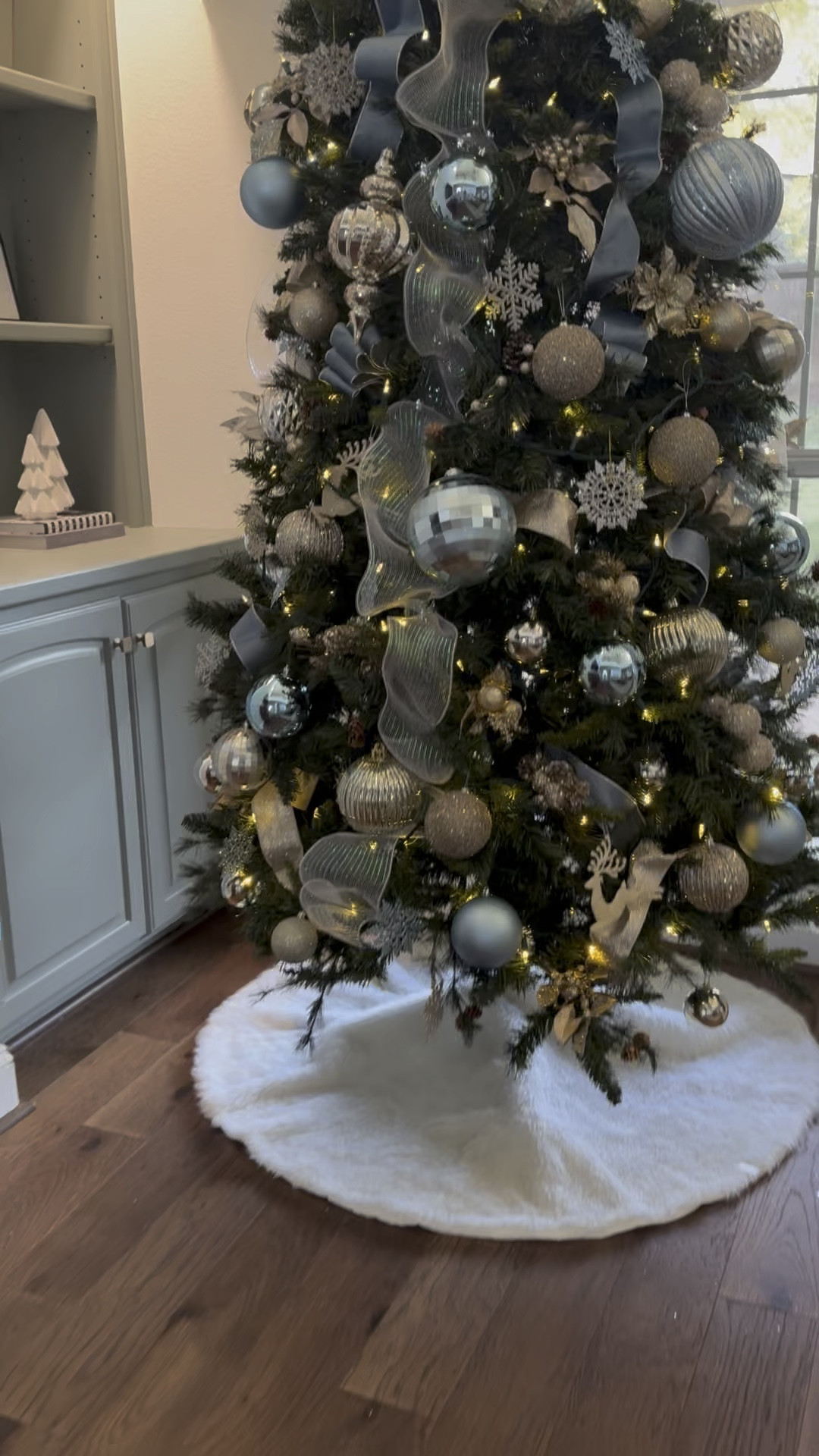 Christmas Tree Details! 🎄

#LTKHoliday #LTKSeasonal #LTKHome