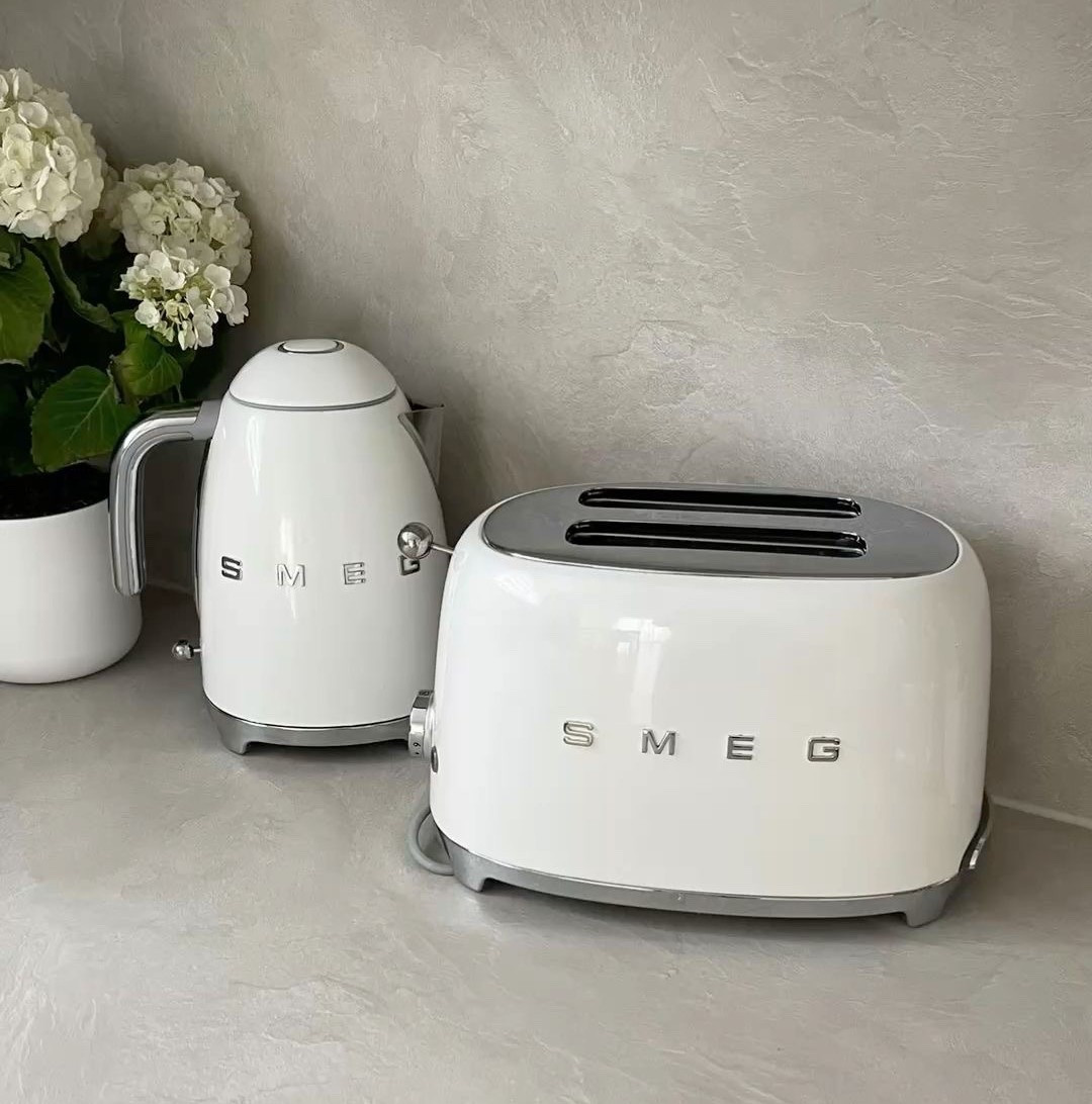 My Christmas Gift to myself last year🤍 

Last year, I bought myself a Smeg Toaster and tea kettle for Christmas. I’ll be adding to the collection this year 🎄✨

#LTKHoliday #LTKGiftGuide #LTKdayinmylife