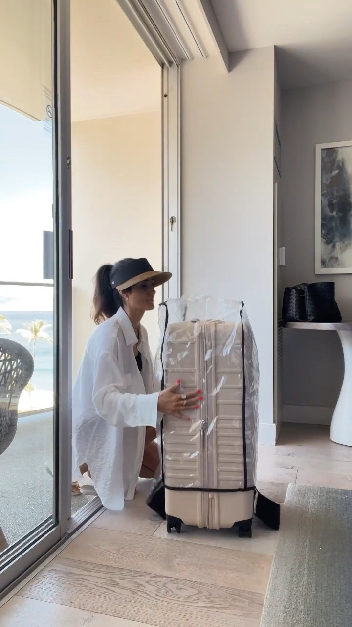 Tested & approved:
protective luggage cover.
(FYI I'm using the 30" cover here).
#StylinbyAylin #Aylin

#LTKstyletip #LTKfindsunder100 #LTKSeasonal