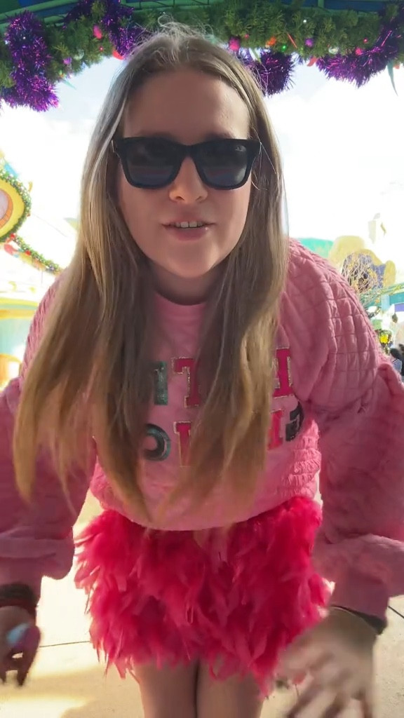 A Grinchmas Christmas OOTD

#LTKHoliday #LTKGiftGuide #LTKU