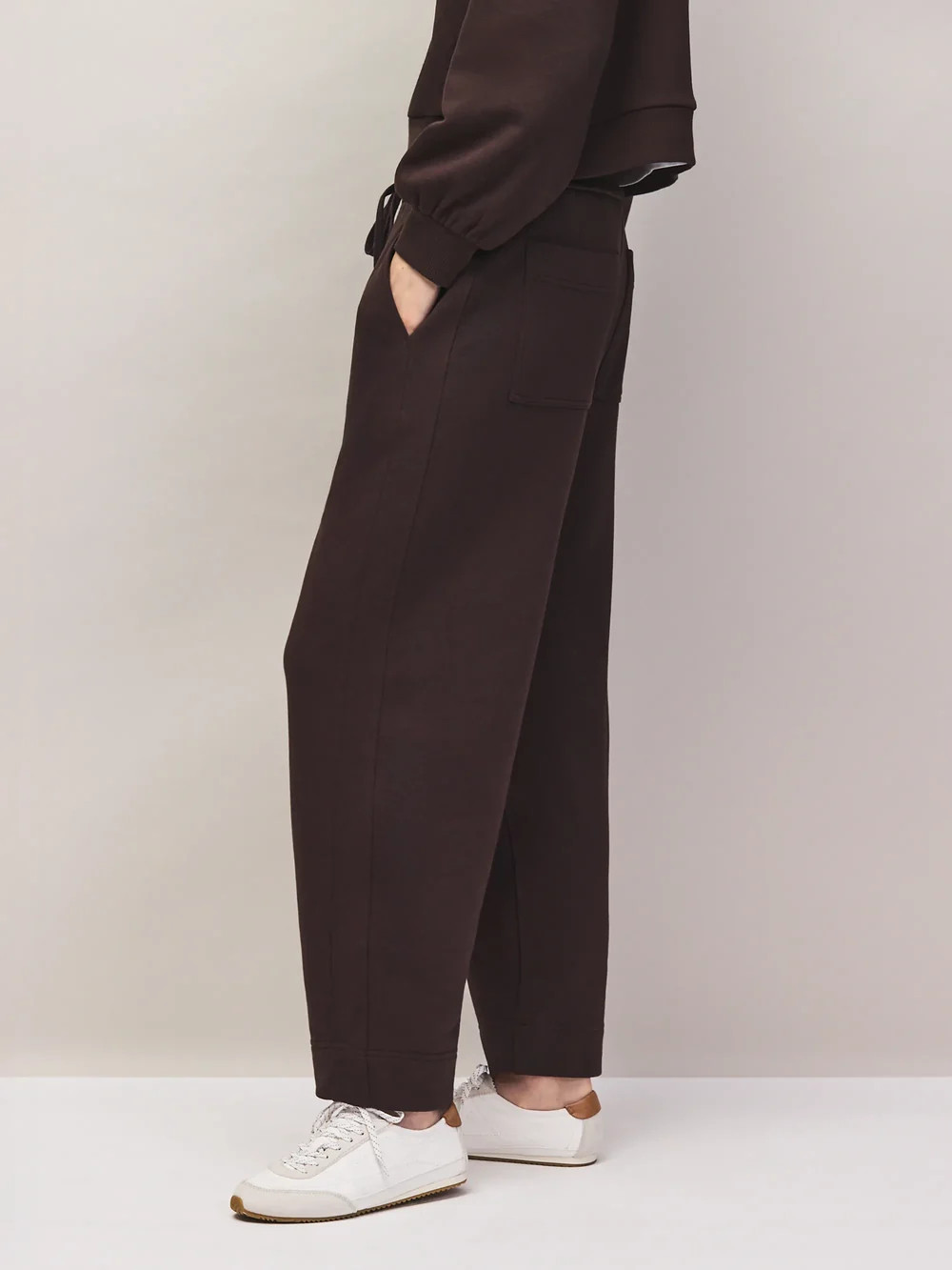 Petite Brown Barrel Leg Sweatpants | Ro&Zo