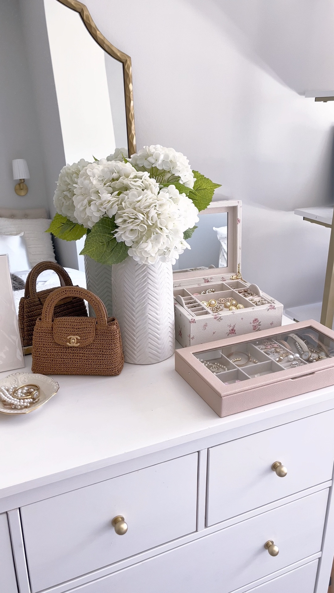 I did some rearranging of my bedroom dresser. It’s now the perfect finishing touch setup for getting ready ✨



Affordable home decor | elevated home decor | elegant home decor | neutral home decor | white home decor | aesthetic home | home finds under $50 | apartment decor | affordable apartment finds | apartment finds | look for less | gift ideas | gold home accents | pretty decor | feminine decor | pretty but practical decor | French inspired decor | French aesthetic | Nancy meyers aesthetic | aesthetic Amazon home finds | style | pink home decor | cozy home | spring decor | renter friendly diy

#LTKHome #LTKdayinmylife