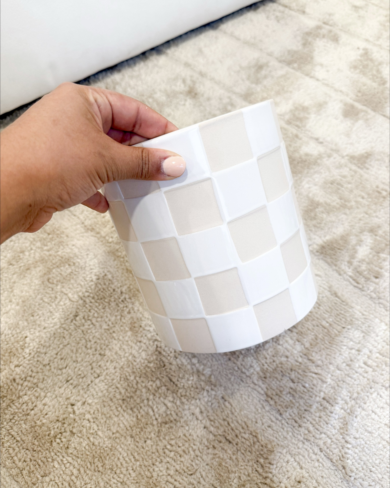 Ummmm are you kidding me?! The most gorgeous 7.5” beige & white checkered ceramic pot!! Perfect for a house plant or a vase — comes with a removable vase plug! Currently 30% off with code SPRING30! ♡

#LTKFindsUnder50 #LTKHome #LTKSaleAlert