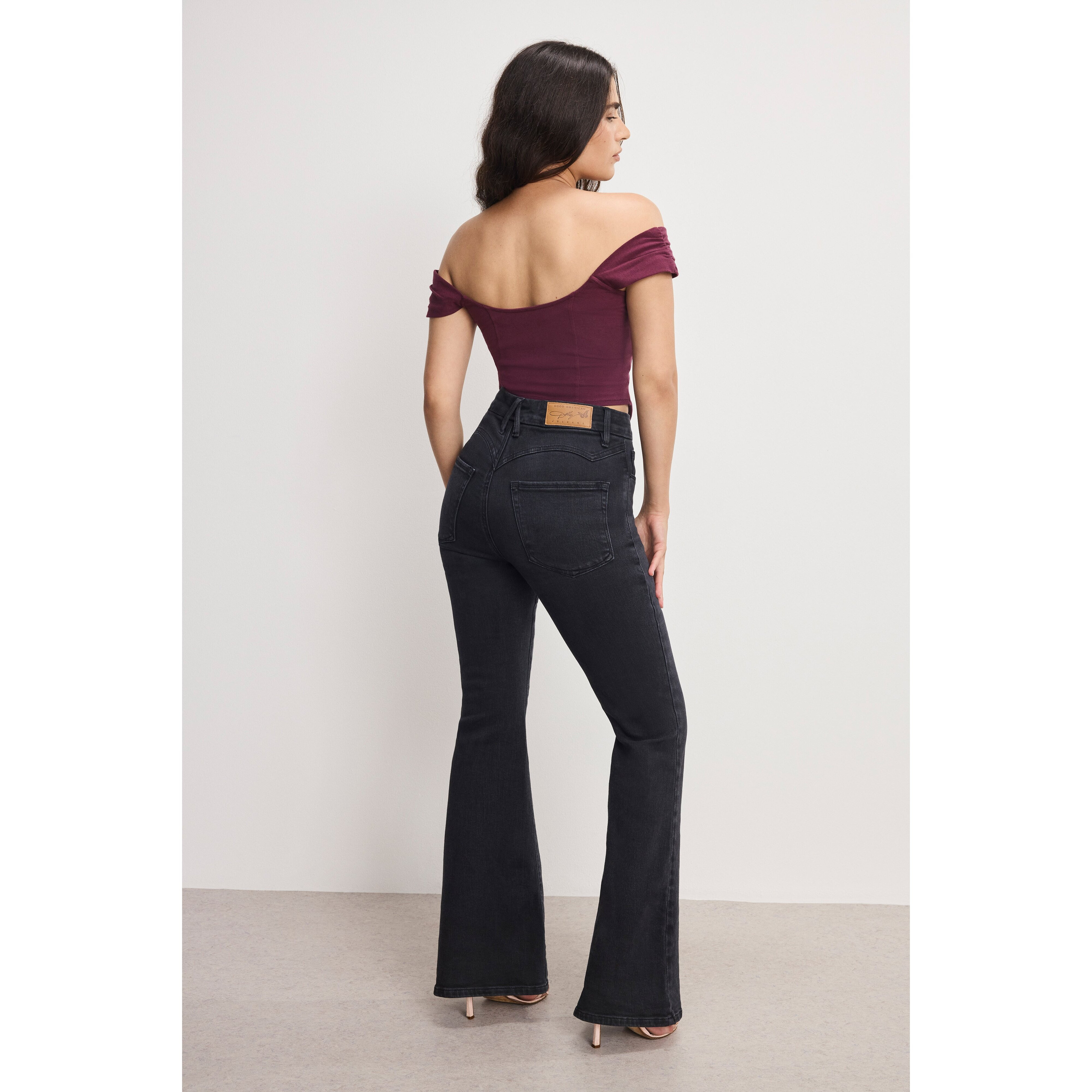 Women's Dolly Joleans Petite Flare Jeans | Black, 391 Size 24 Plus | Good American by Khlo� Kardashian | Good American