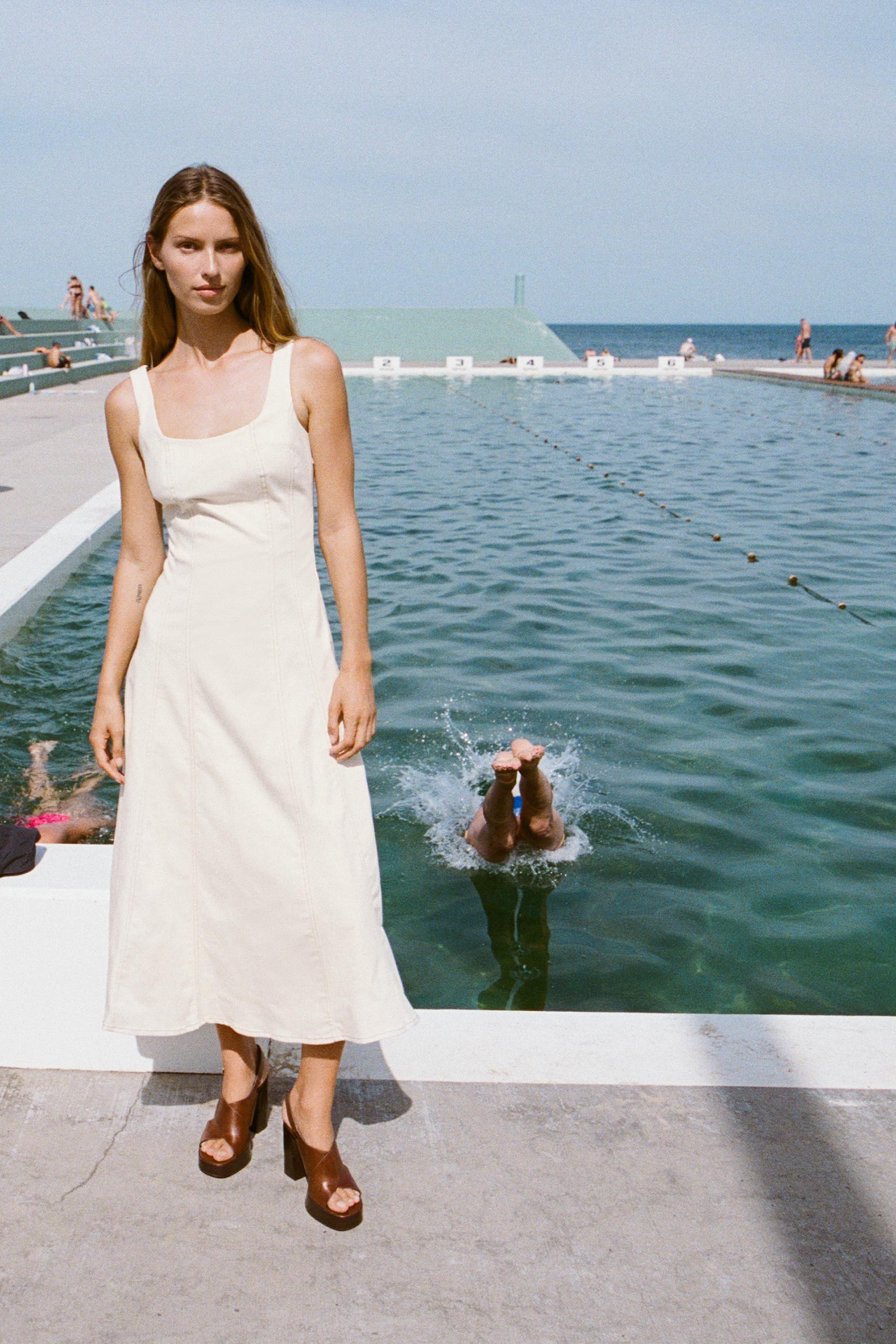 Round neck dress with wide straps. Contrasting topstitching detail. A-line silhouette. Side hidde... | Zara US