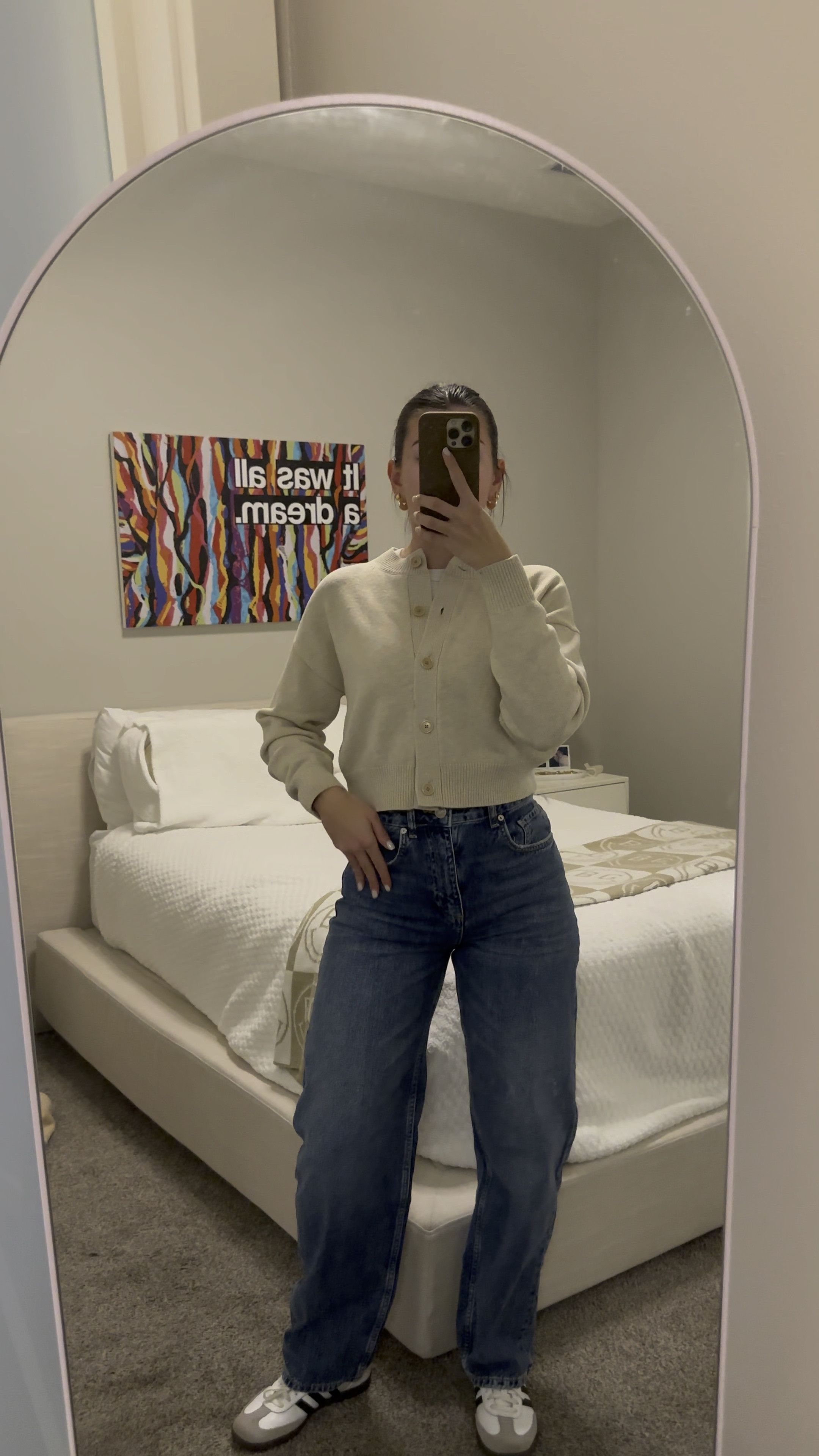 THE perfect pair of jeans I swear

#LTKVideo #LTKMostLoved #LTKGiftGuide