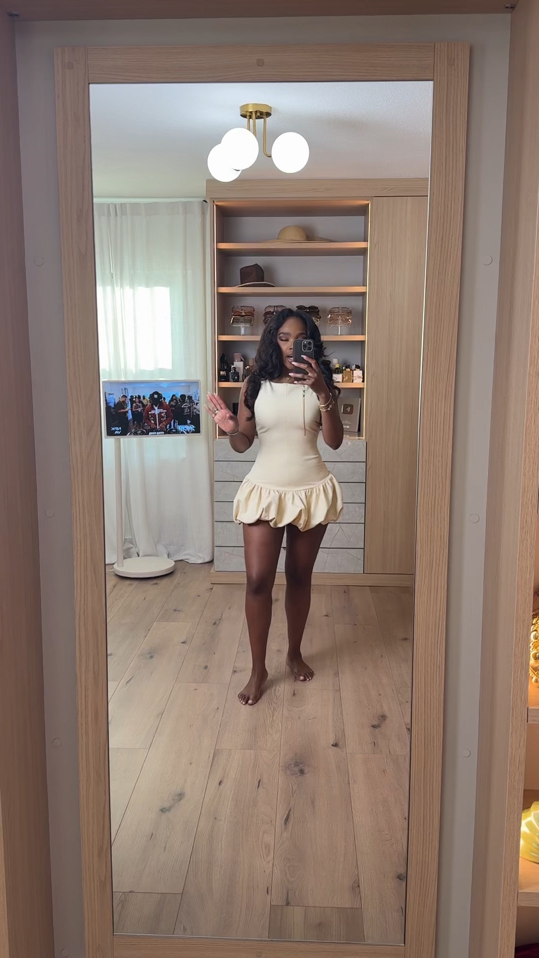 Hi babes!

Okay this neutral mini dress is about to go VIRAL — I’m not even kidding. The fit, the color, the way it hugs and flares?? Chef’s kiss. This is one of those pieces you throw on and instantly look put together with zero effort.

This one is already a high sell-out risk — if you’re thinking about it, don’t wait on this.

The material is soft with stretch, super flattering through the waist, and the bubble hem gives it that elevated, on-trend look without trying too hard.

Where to wear this:
• Date night
• Vacation dinners
• Birthday plans
• Girls night out

Everything is linked below.

xx Kira | @kirasfashionfinds

Measurements: 5’4” | 138 lbs | 34D | 27” waist | 40” hips