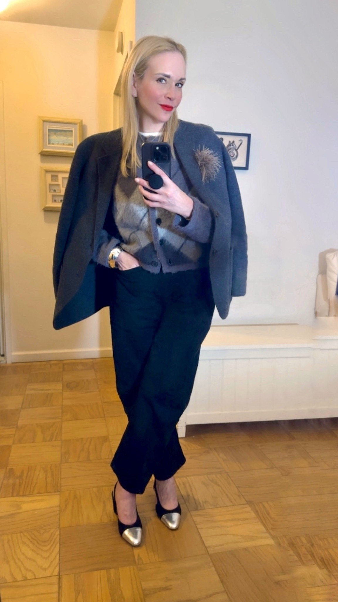 Grey diamonds interwined. 

#LTKPetite #LTKWorkwear #LTKootd