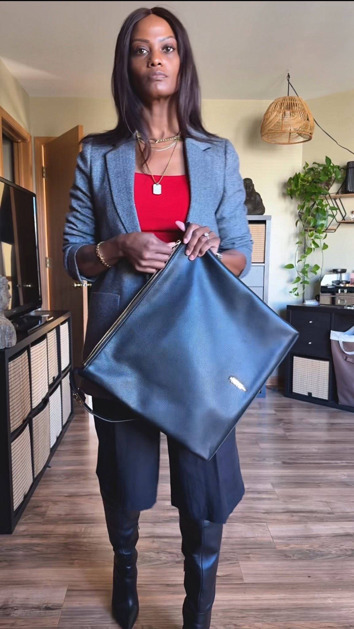 Stumbled across this beauty while out shopping in my fav place the other day. Couldn’t leave it behind when I realized it’s versatility ☺️ (check my IG for reels)
Also tagged a few other bags I came across too.  The Allsaints one is calling my name 🫣☺️