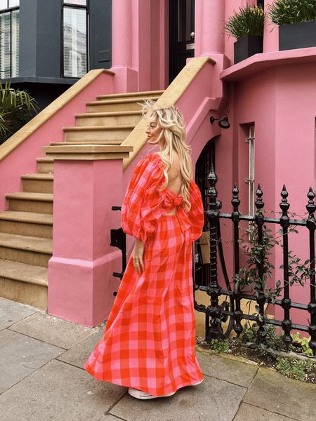 London Outfits - Shopbop Sundress Rosine Dress in Big Gingham Red and Pink - Wearing size XS/S

#LTKtravel #LTKstyletip #LTKSeasonal
