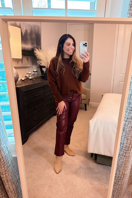 Holiday outfit
Christmas outfit 
Leather pants look
Abercrombie 
Lulus



#LTKCyberweek #LTKHoliday #LTKGiftGuide