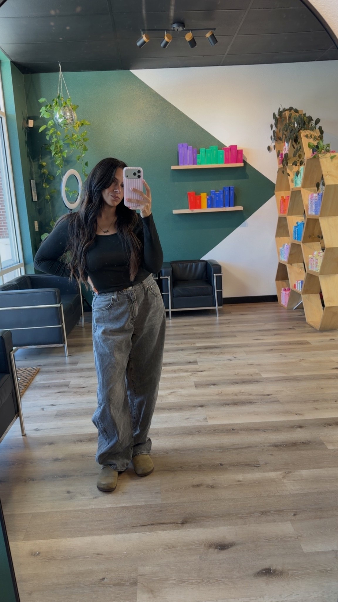 A little salon ootd with my favorite barrel jeans 

#LTKootd #LTKSeasonal #LTKMidsize