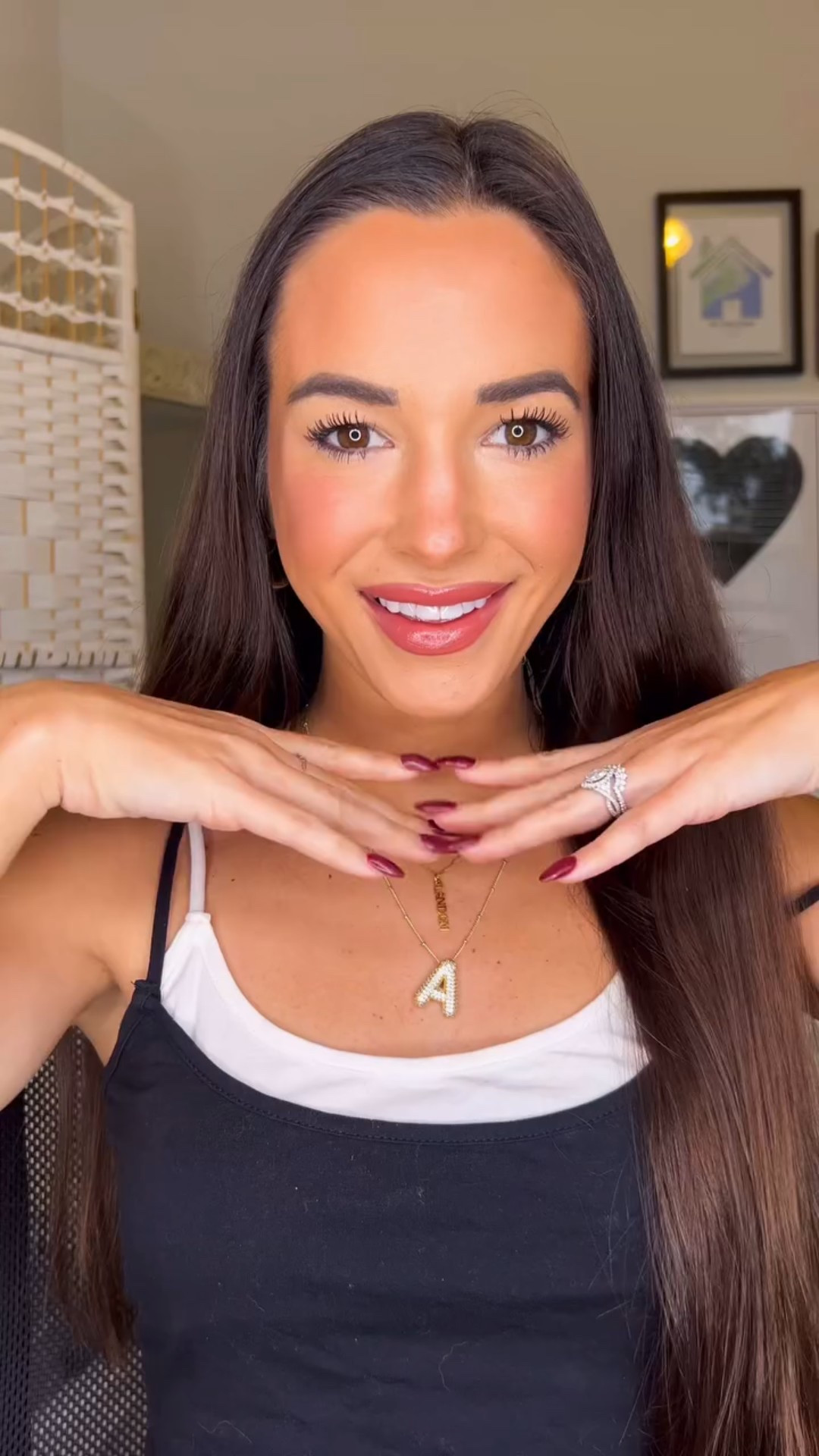 This tip actually worked 🤯 Great if you want to achieve flawless makeup that last all day 👏 
Products I used: 
@kiehls Ultra facial cream 
@lauramercier Translucent powder 
@milanicosmetics setting spray 
@elfcosmetics Poreless putty primer 
@itcosmetics CC cream 

#makeuptok #makeuphack #makeuphacks #makeuptipsandtricks #charlestonmakeupartist