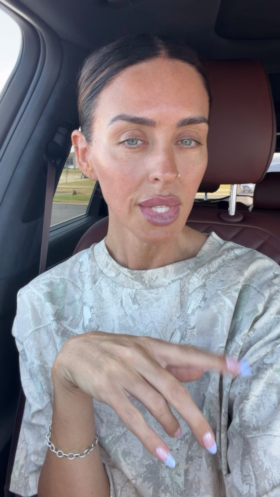 Favorite Sunless tanner!!
Shade: Ultra Dark

@lovingtan-us 

#LTKmomlife #LTKSeasonal #LTKselfcare