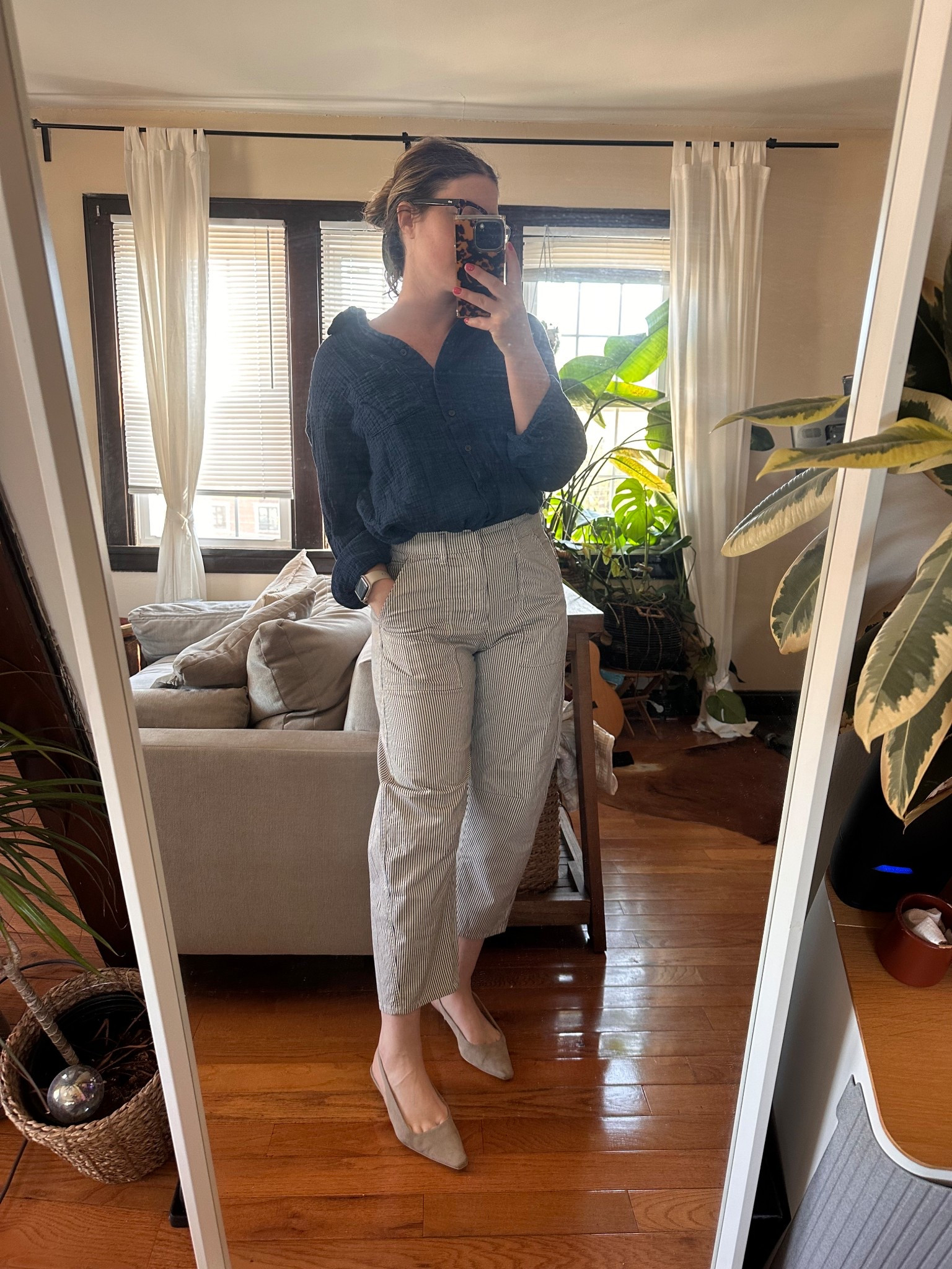 Feeling easy breezy today in striped barrel pants and a dark blue guaze button up. These flats bring balance with some structure. So good 🫰🏻