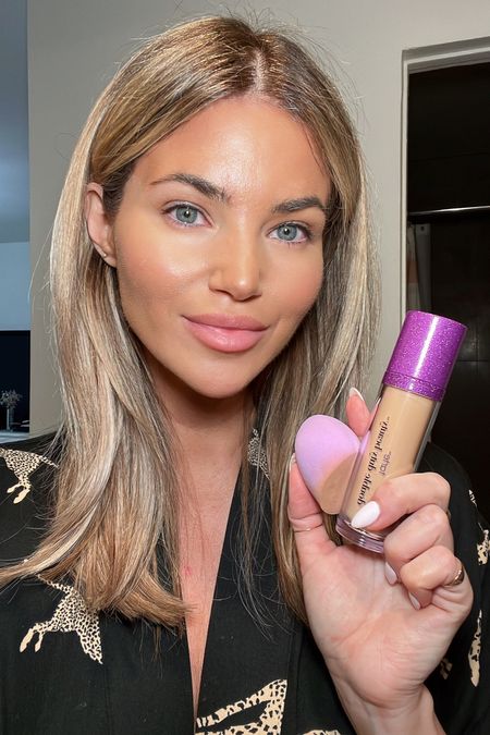 @tartecosmetics jumbo shake tape bundle is back!! Wearing the shade medium sand 
Use code WELCOME15 for $15 off your first order at @qvc

#LoveQVC #ad #liketkit 