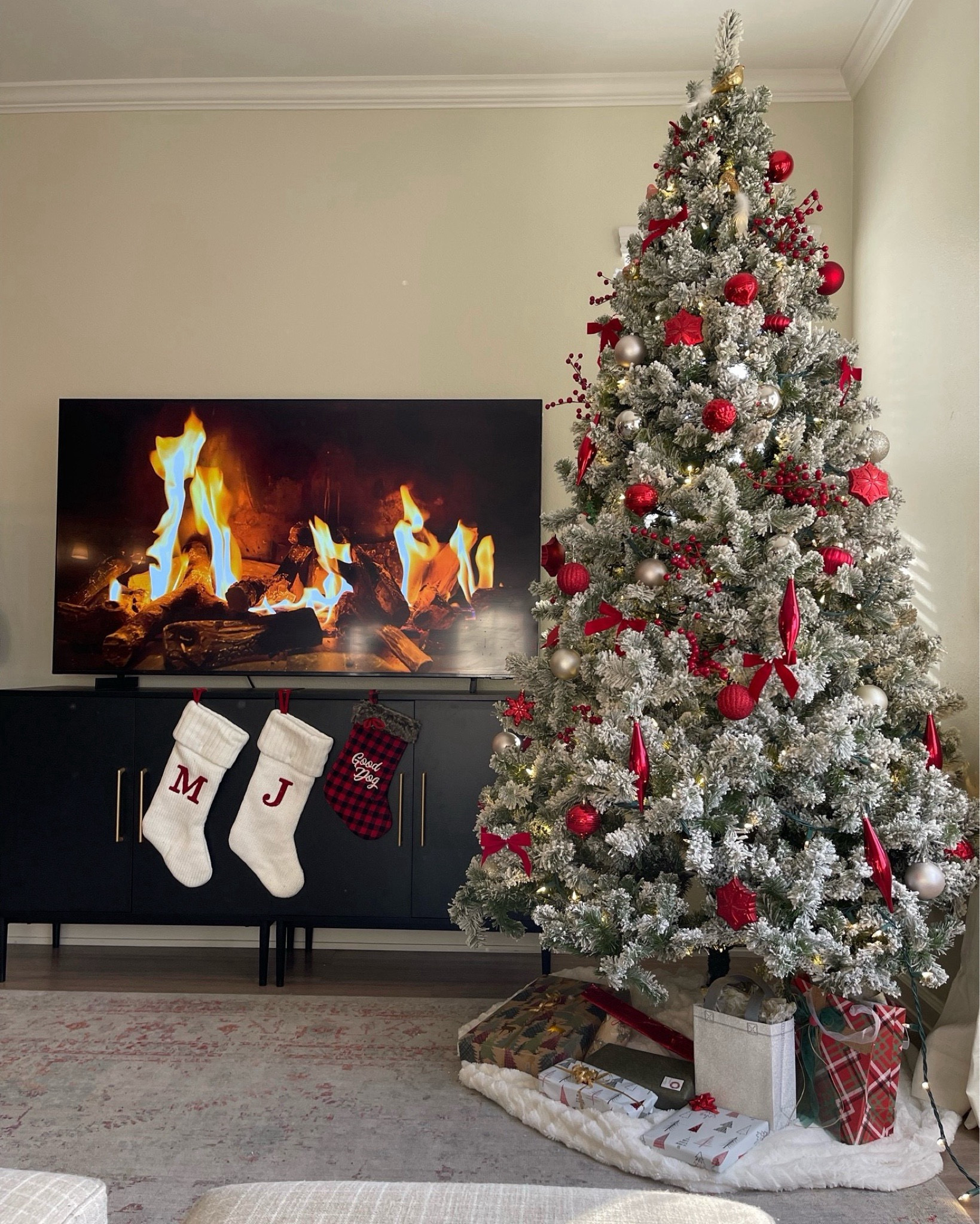 Christmas decor inspo 

• king of Christmas tree - they have the best quality and realistic Christmas trees
• Amazon black cabinet - Spacious, sleek

Home decor / holidays / Christmas tree / TV / stockings / gifts

#LTKHoliday #LTKSeasonal #LTKHome