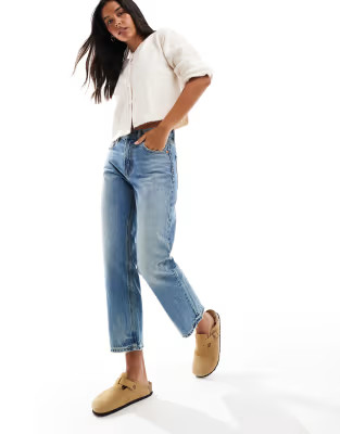Stradivarius cropped jean in medium blue | ASOS (Global)