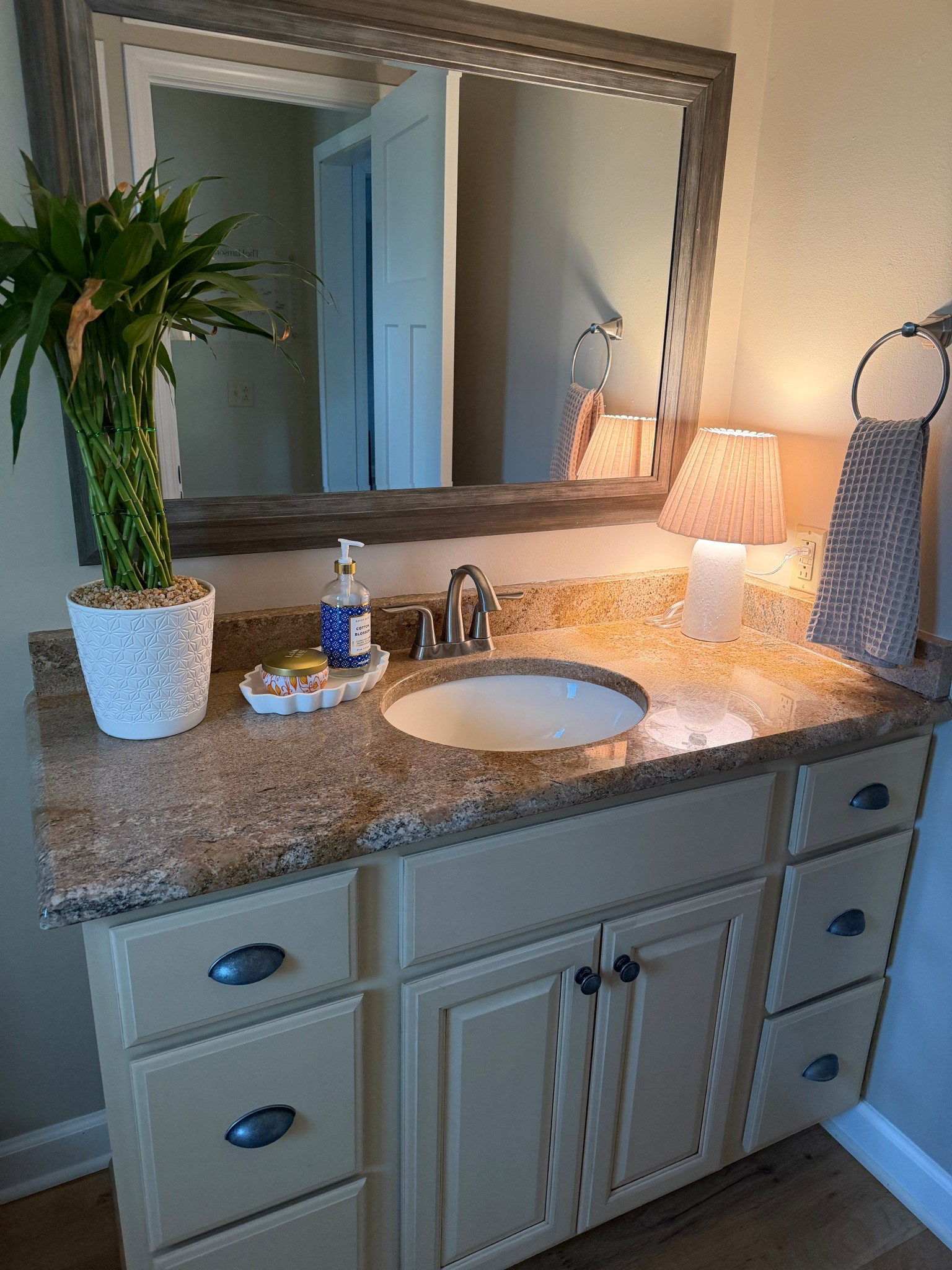 Simple bathroom. Still working on perfecting it! 

#LTKHome #LTKdayinmylife #LTKgrwm