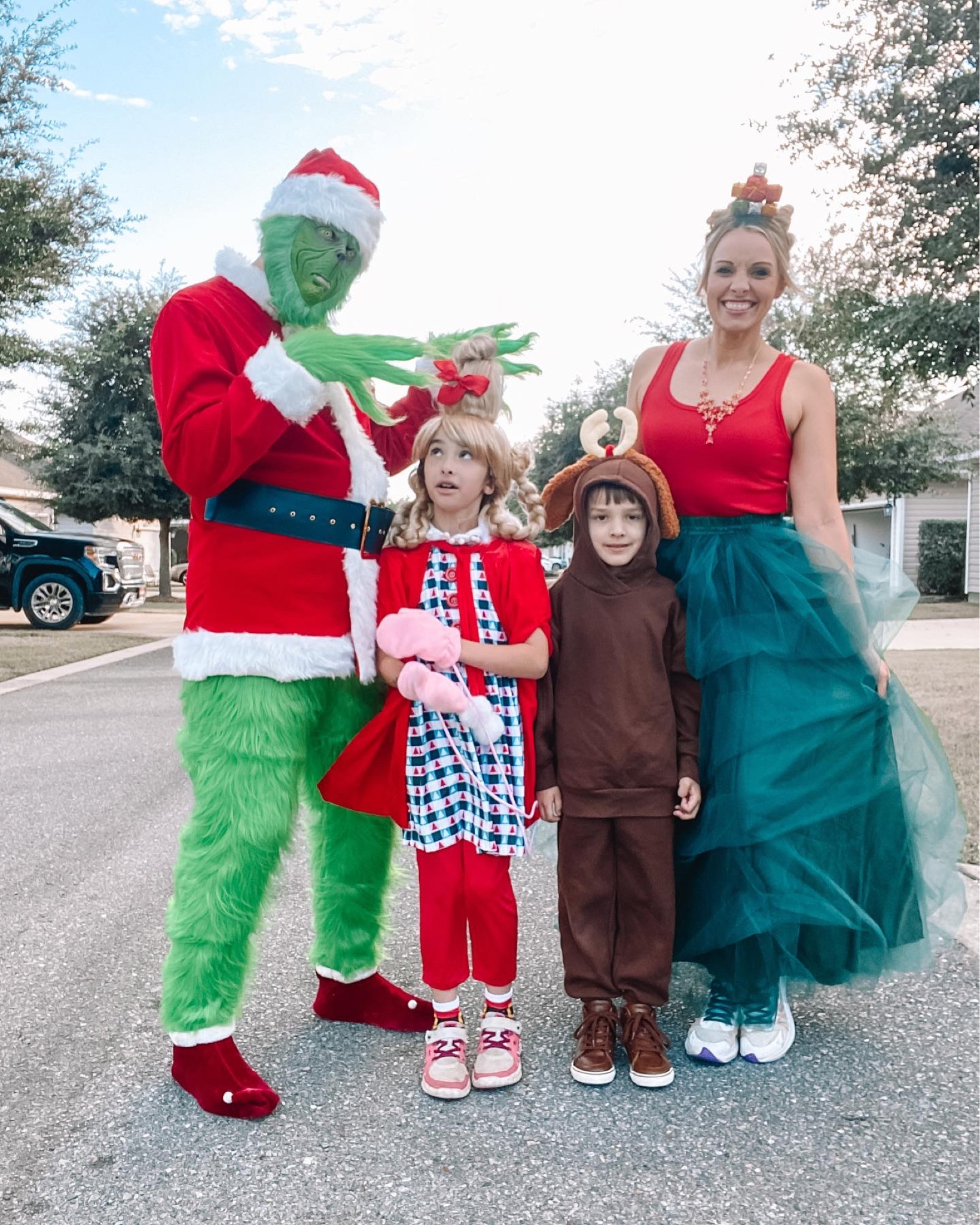 Grinch Costumes

#grinch #grinchcostumes #halloweencostumes #cindylouwho #amazonfashion #amazon

#LTKHoliday #LTKfindsunder100 #LTKSeasonal
