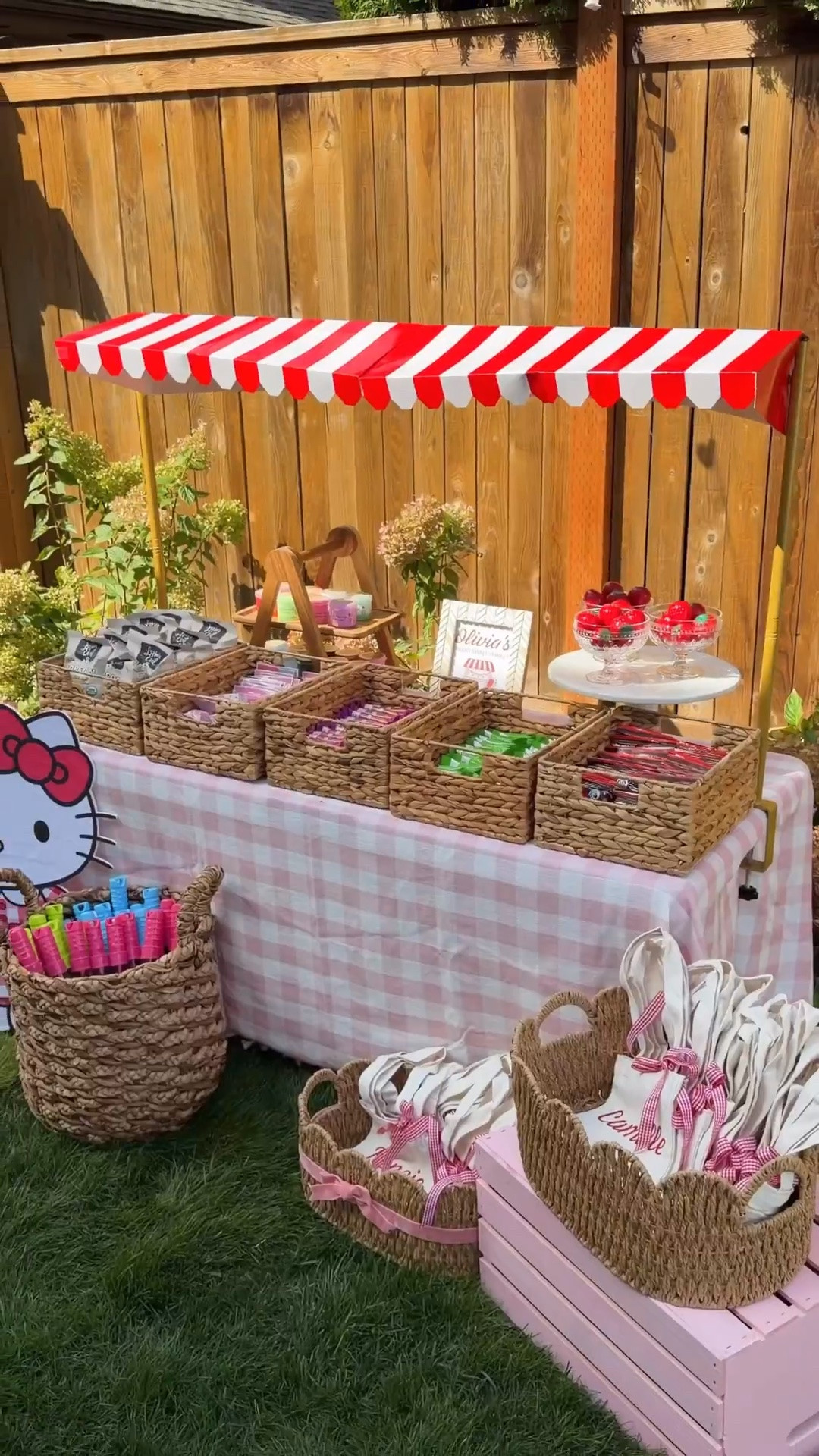KIDS PARTY FAVOR MARKET! 👩🏻‍🌾🍓🚜 I turned a small folding table into the cutest little market with an over-the-table rod, awning, and baskets filled with snacks, strawberry lip balms, Hello Kitty candy, butter slime and bubble wands!

Each kid also got a custom mini canvas tote that I made to “shop” the market. I always try to skip the junky, plastic party favors and find things that are useful/can be reused. ❤️ #partyfavor #marketdisplay #hellokittyparty