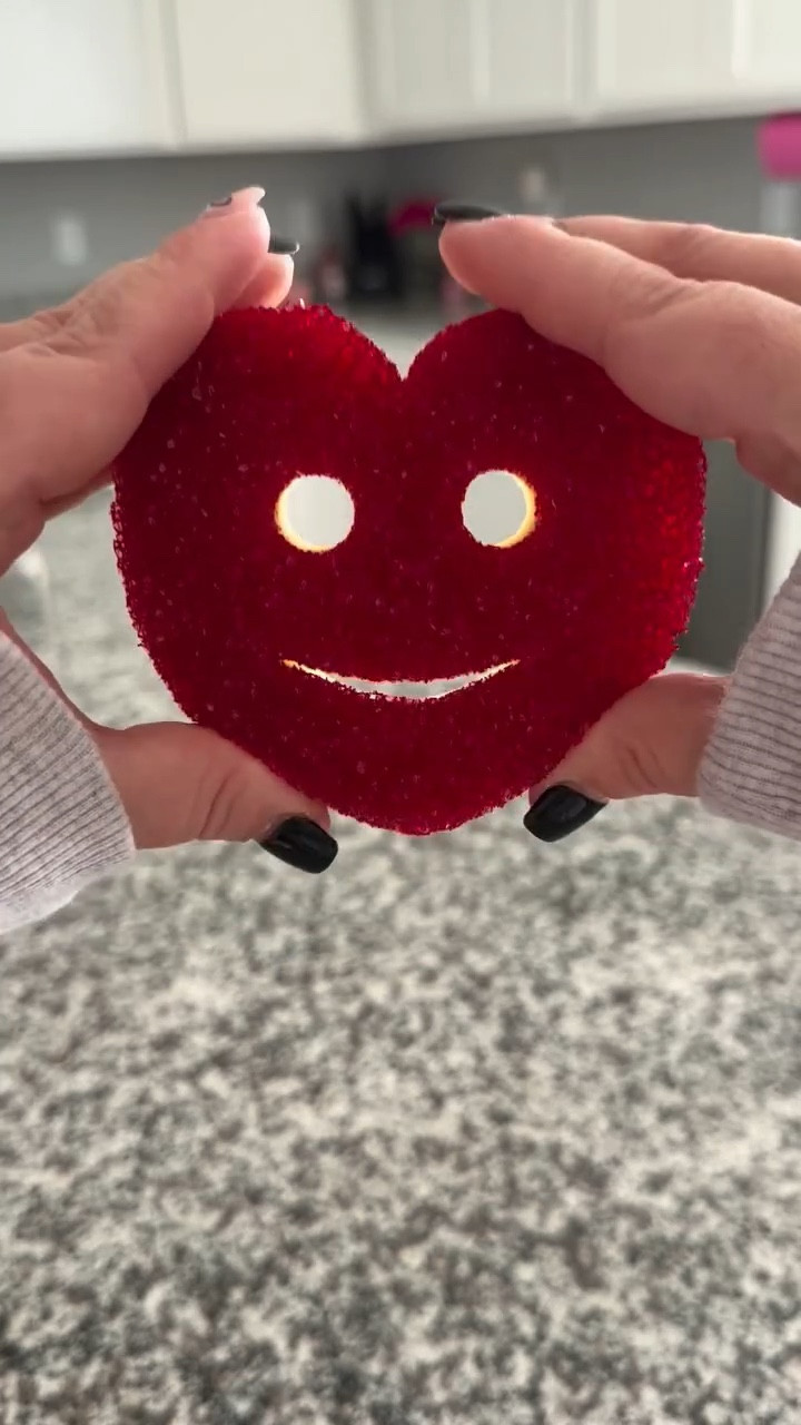 Valentine’s Day home restocks 🩷♥️ #asmr #valentinesday #pinkaesthetic #restockasmr #satisfying 

@scrubdaddy @palmolivedish @hersheys @lesserevilsnacks @mrsmeyerscleanday