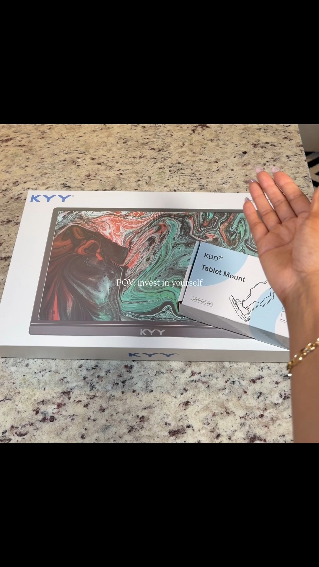 This multi purpose portable monitor is so great to have especially if you’re wanting to take your content to the next level! #LTKFindsUnder100

#LTKHome