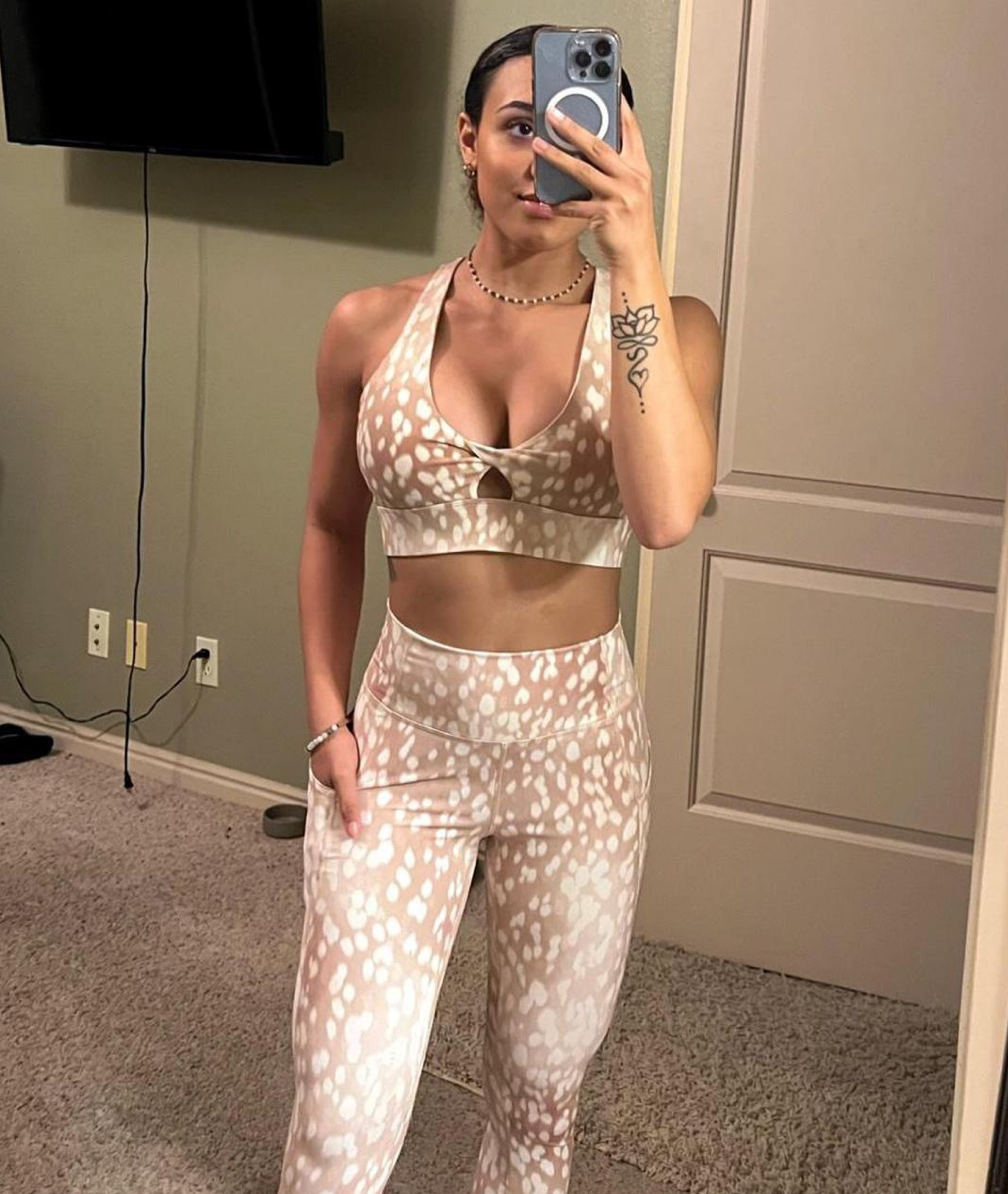 they don’t have this exact pattern anymore but they have other WAY CUTE designs in the same style😍

#LTKFitness