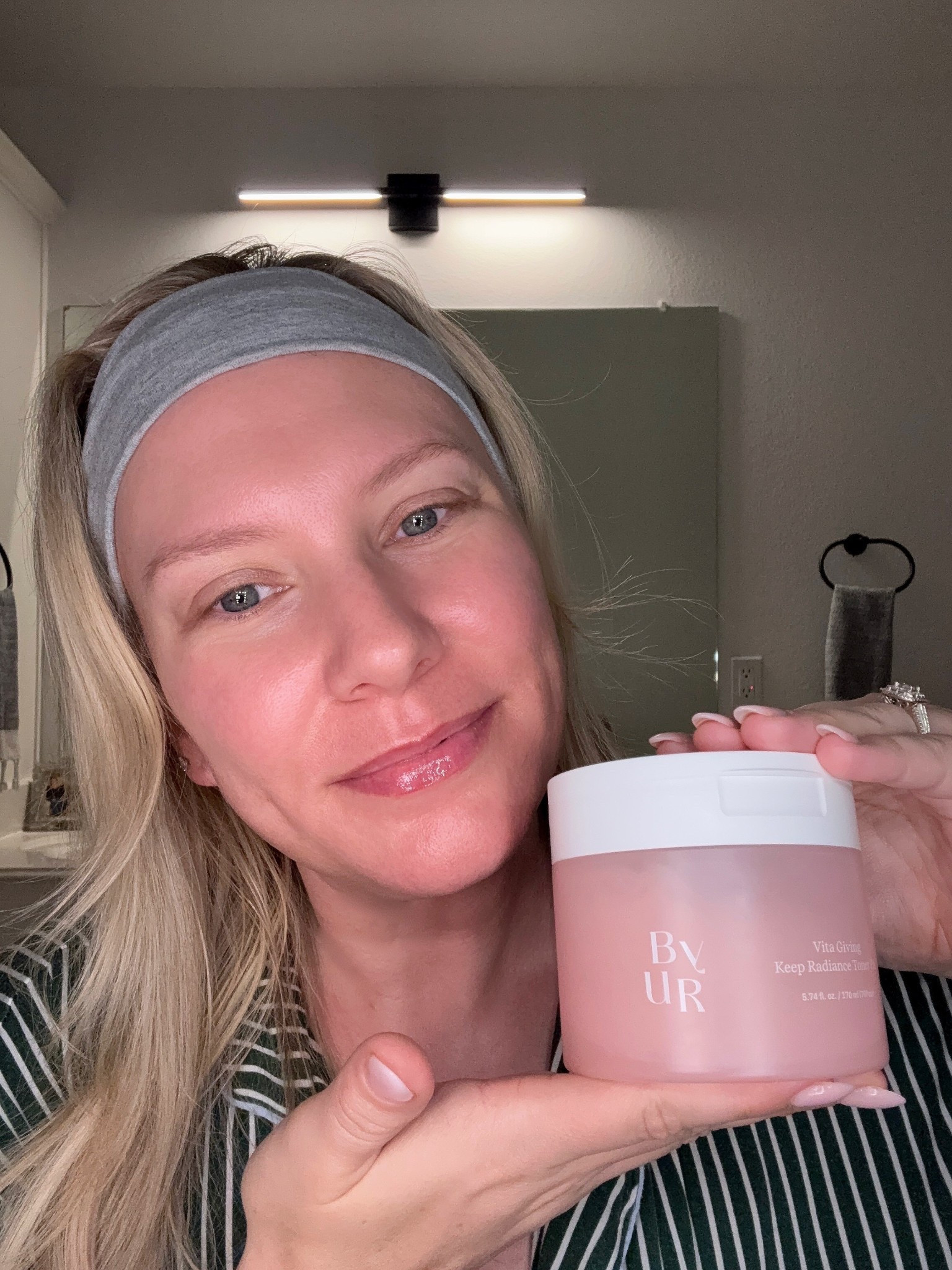 #skincare #tonerpad #glow 

#LTKBeauty #LTKselfcare #LTKdayinmylife