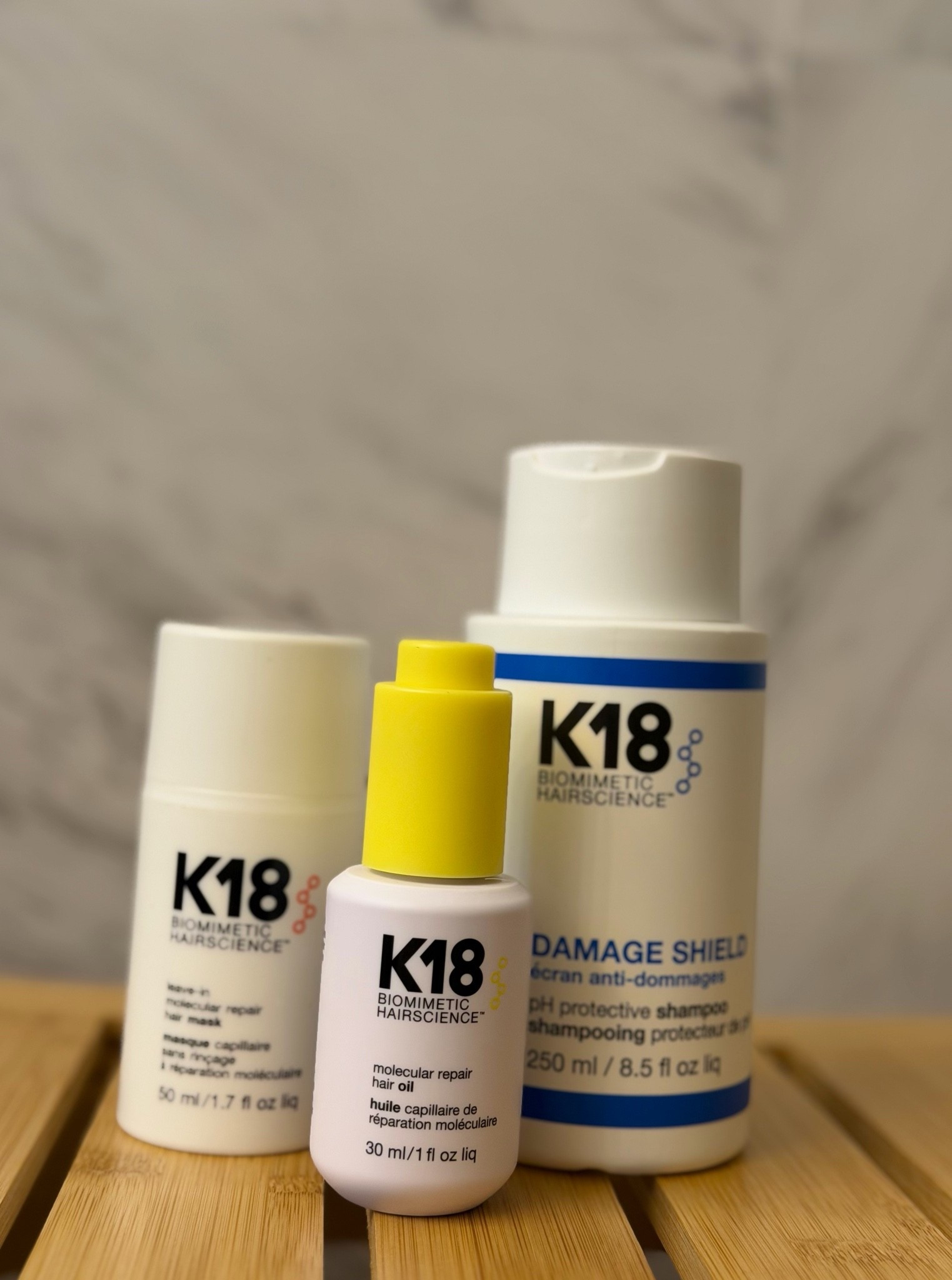El trío de K18 que cambió todo para mi pelo.

Llevaba meses buscando algo que de verdad reparara el daño del calor y los tintes. Probé el sistema K18 y no hay vuelta atrás; la diferencia desde la primera aplicación es visible y el pelo se siente completamente distinto.

🔵 Damage Shield Shampoo — limpia protegiendo el pH del cabello
⚪ Leave-in Molecular Repair Mask — solo 4 minutos y el cabello renace
💛 Molecular Repair Hair Oil — brillo intenso sin pesadez

Todo lo que usé está aquí 🔗 ⬇️

#K18Hair #BiomimeticHairscience #PeloSano #CuidadoCapilar #HairCare #LTKbeauty #LTKfind #HairRepair #TratamientoCapilar #PeloSanoBrillante