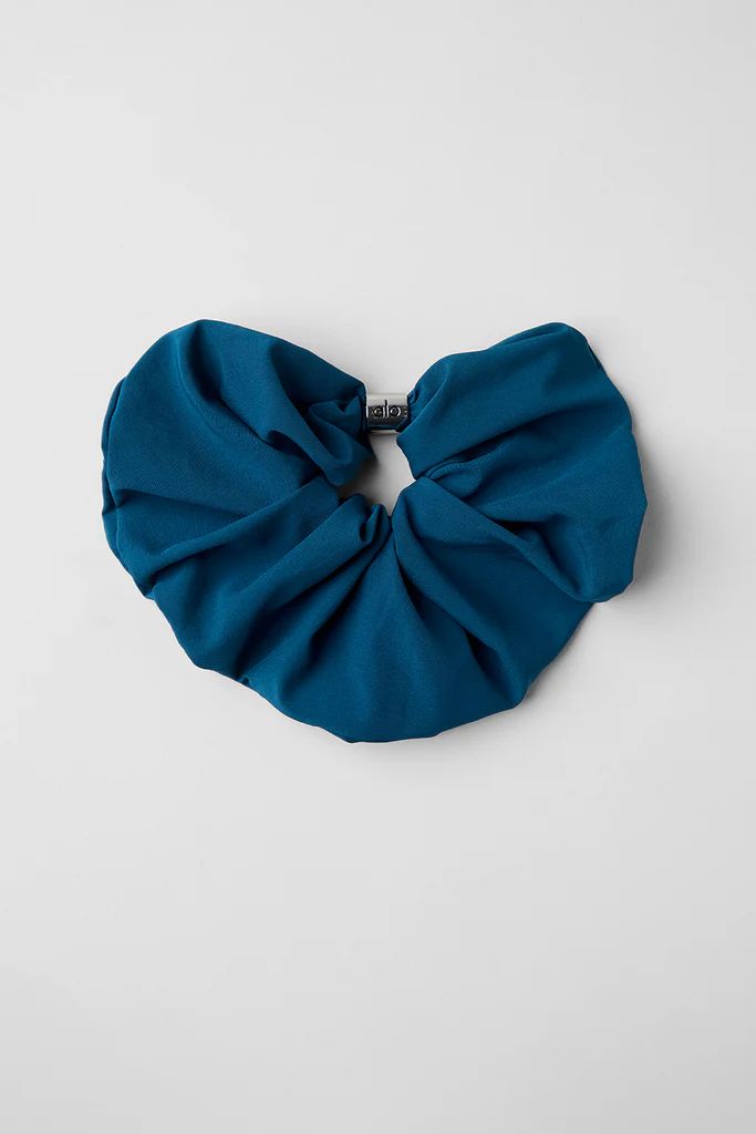 Bead It Oversized Scrunchie - Eclipse Blue | Alo Yoga