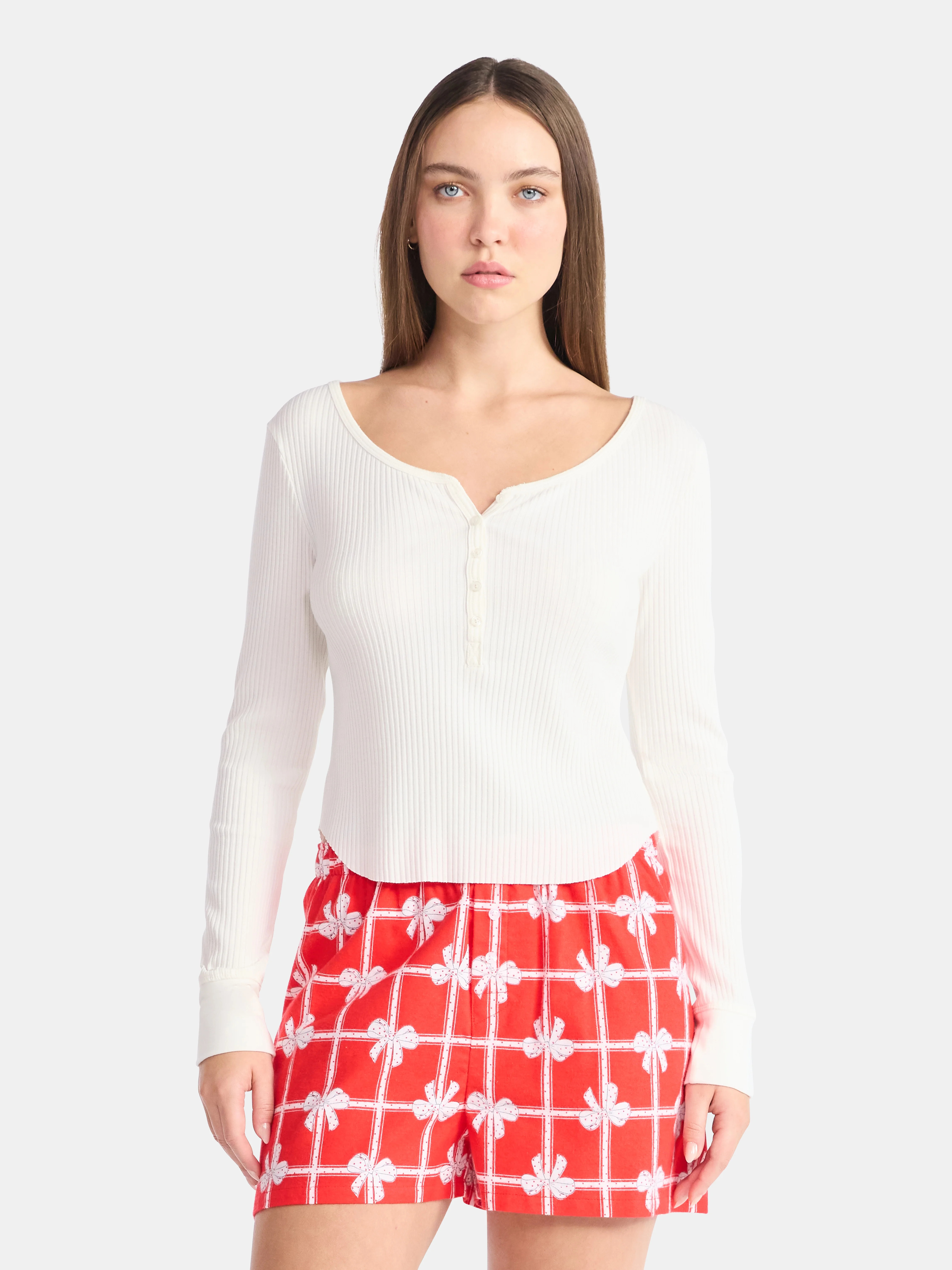 No Boundaries Scoop Neck Shirttail Henley Top with Long Sleeves, Women’s | Walmart (US)