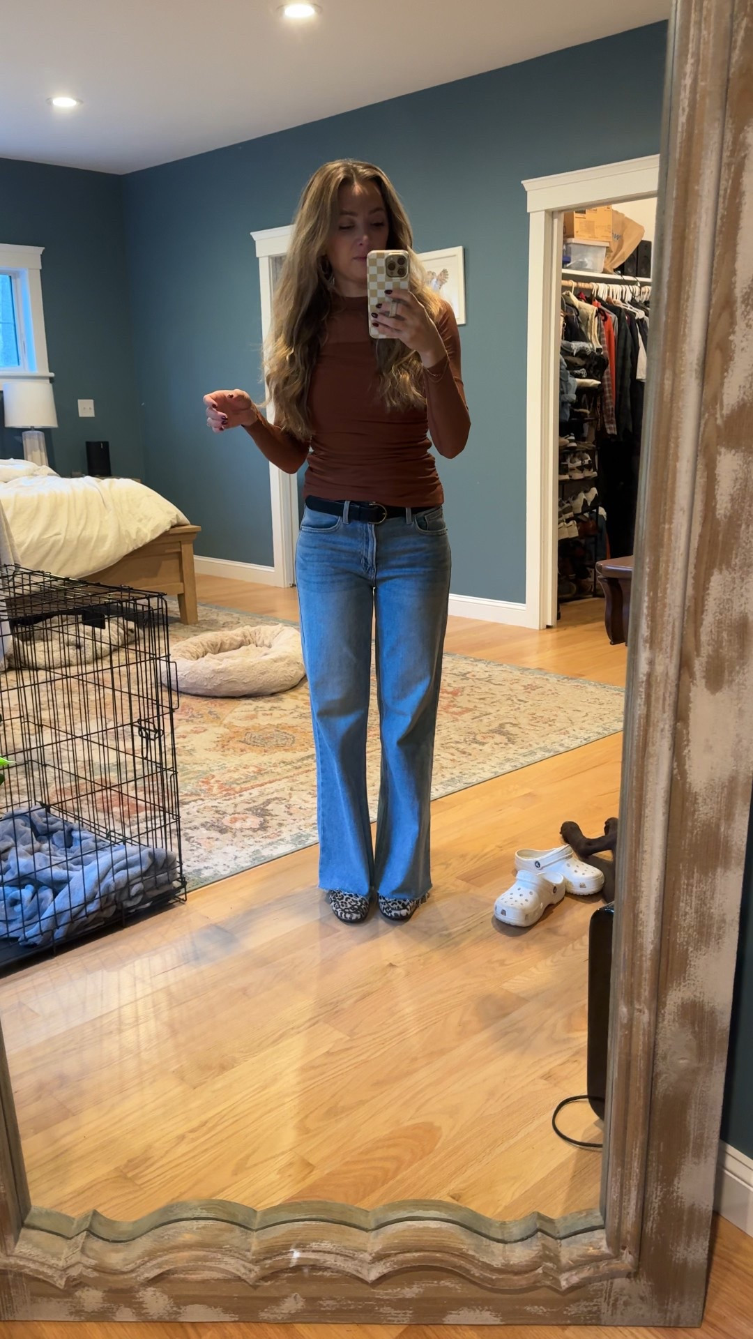 The shirt you def need in your closet this fall and winter! Perfect for date night!! 