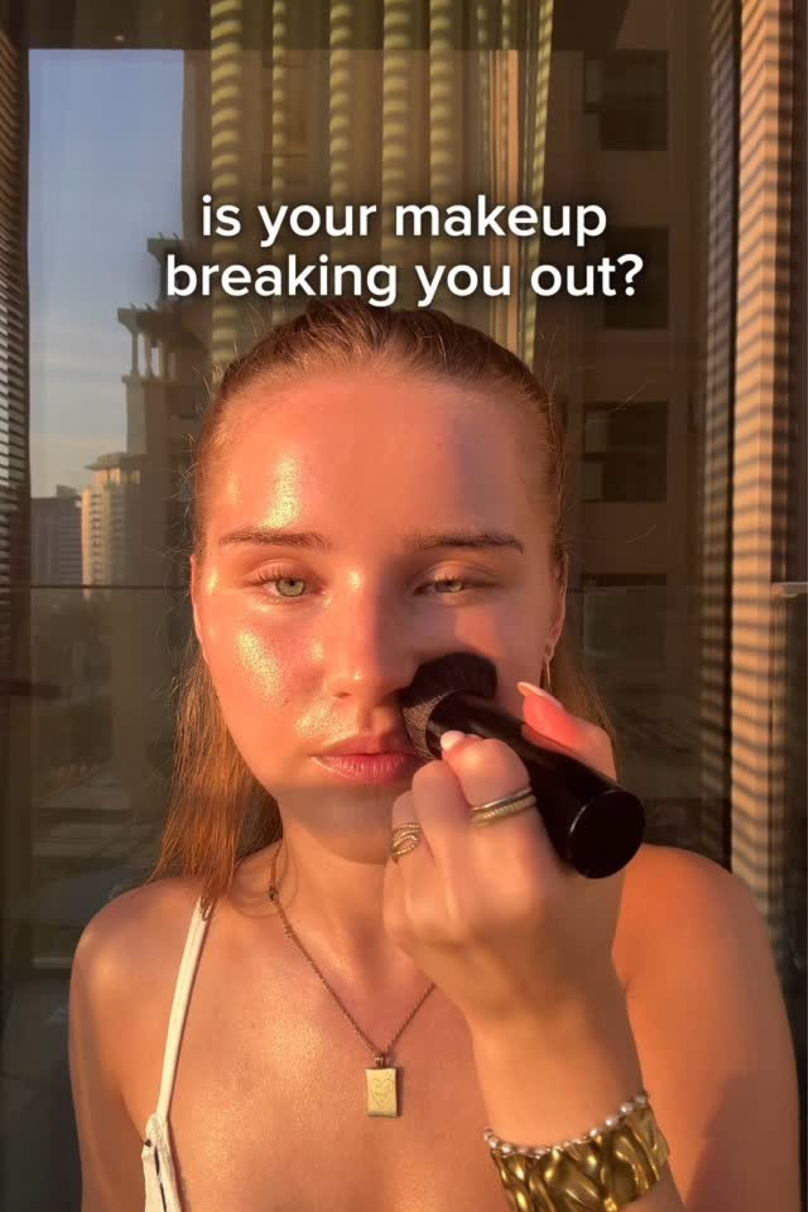 is your makeup acne safe??🤔

⁉️WHY IS ACNE SAFE MAKEUP IMPORTANT⁉️

People with acne-prone skin usually have “hyper retention keratosis” (pores are extra prone to getting clogged)!

And acne safe makeup is makeup that doesn’t include any pore clogging ingredients, as we don’t need the extra risk of clogged pores!

•

#lifewithmils #acnesafemakeup #skintok #acne #acneproneskin #makeup #skincaretips #clearskin