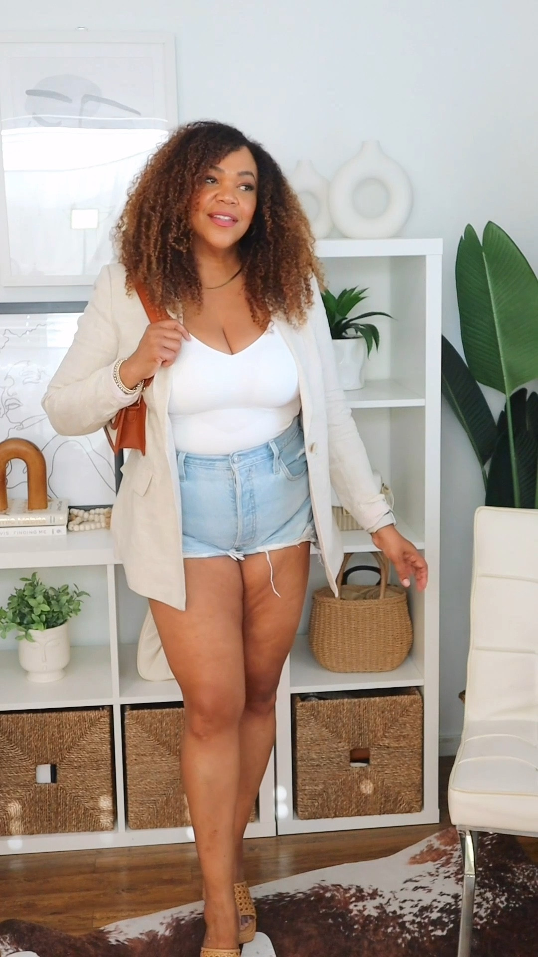 A blazer with shorts = the combo you didn’t know you needed! Hehehe! Yeah, I almost tripped putting on them platforms. Wearing a medium in the blazer and 33 in the Levi’s shorts. 


#LTKMidsize #LTKStyleTip